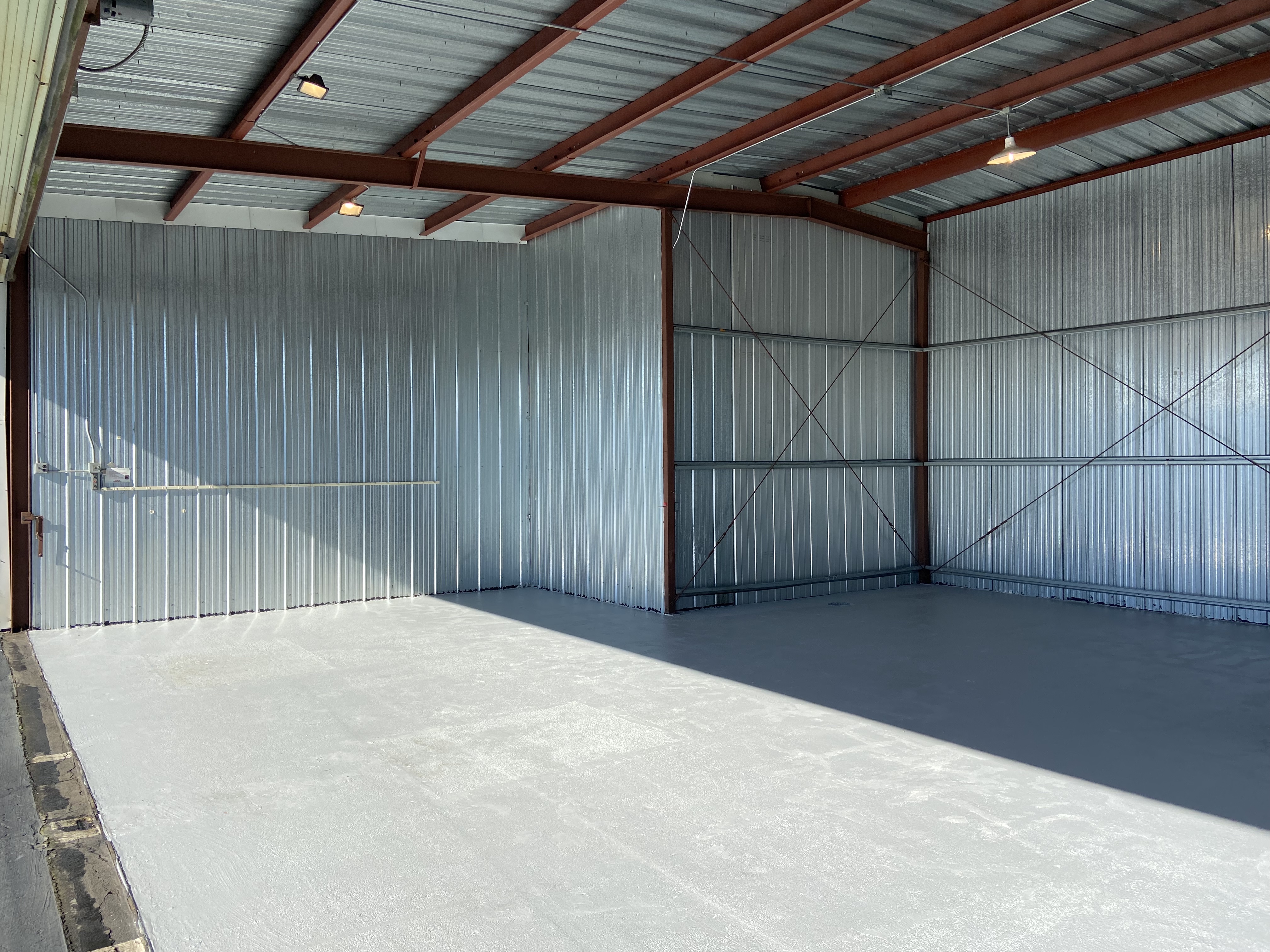Hanger_2.jpg