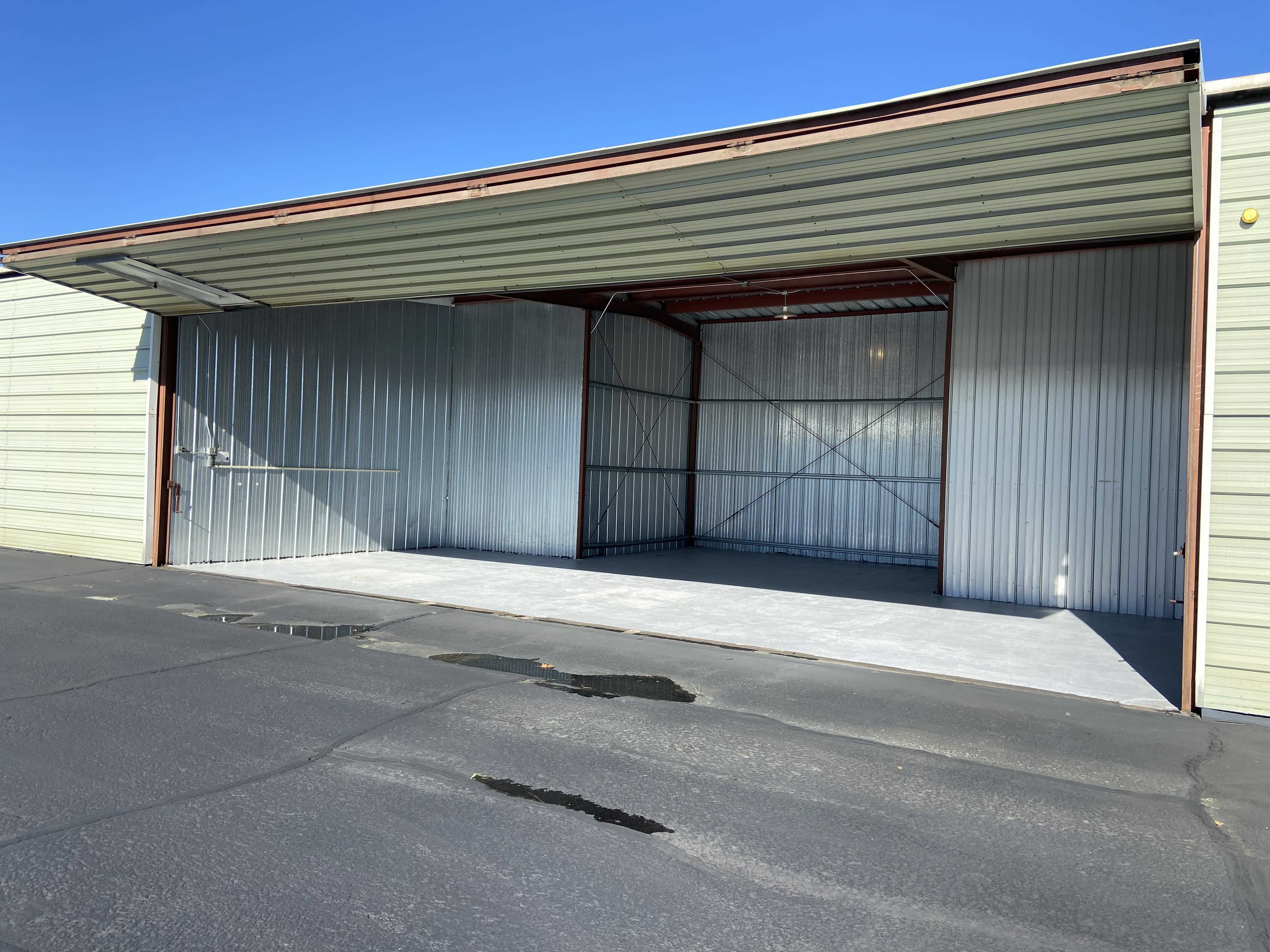 Hangar in h