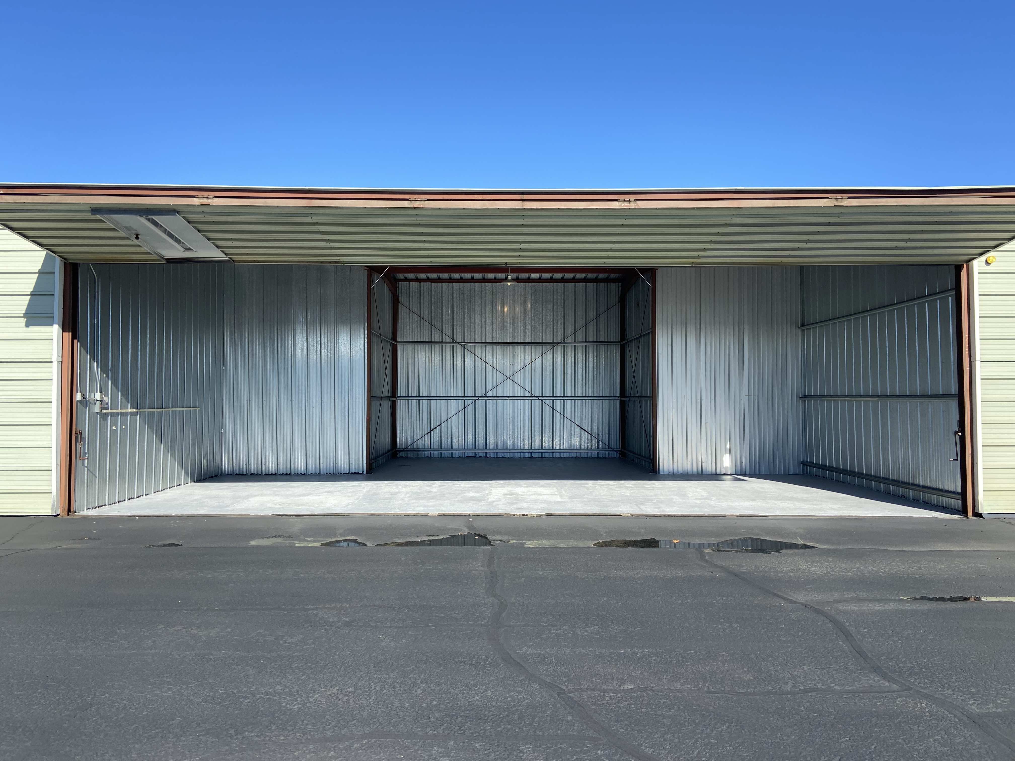 Hanger_4.jpg