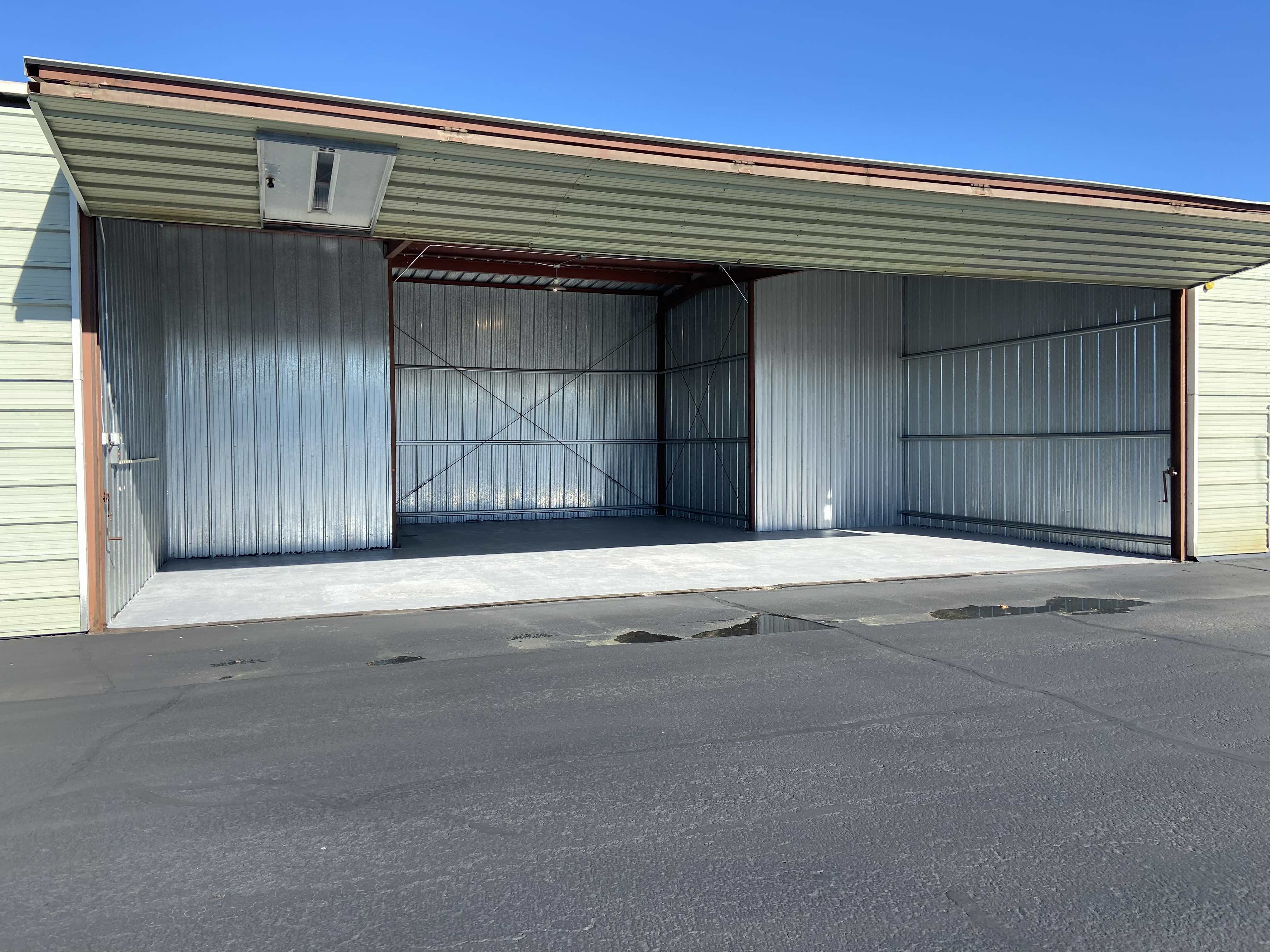 Hanger_5.jpg