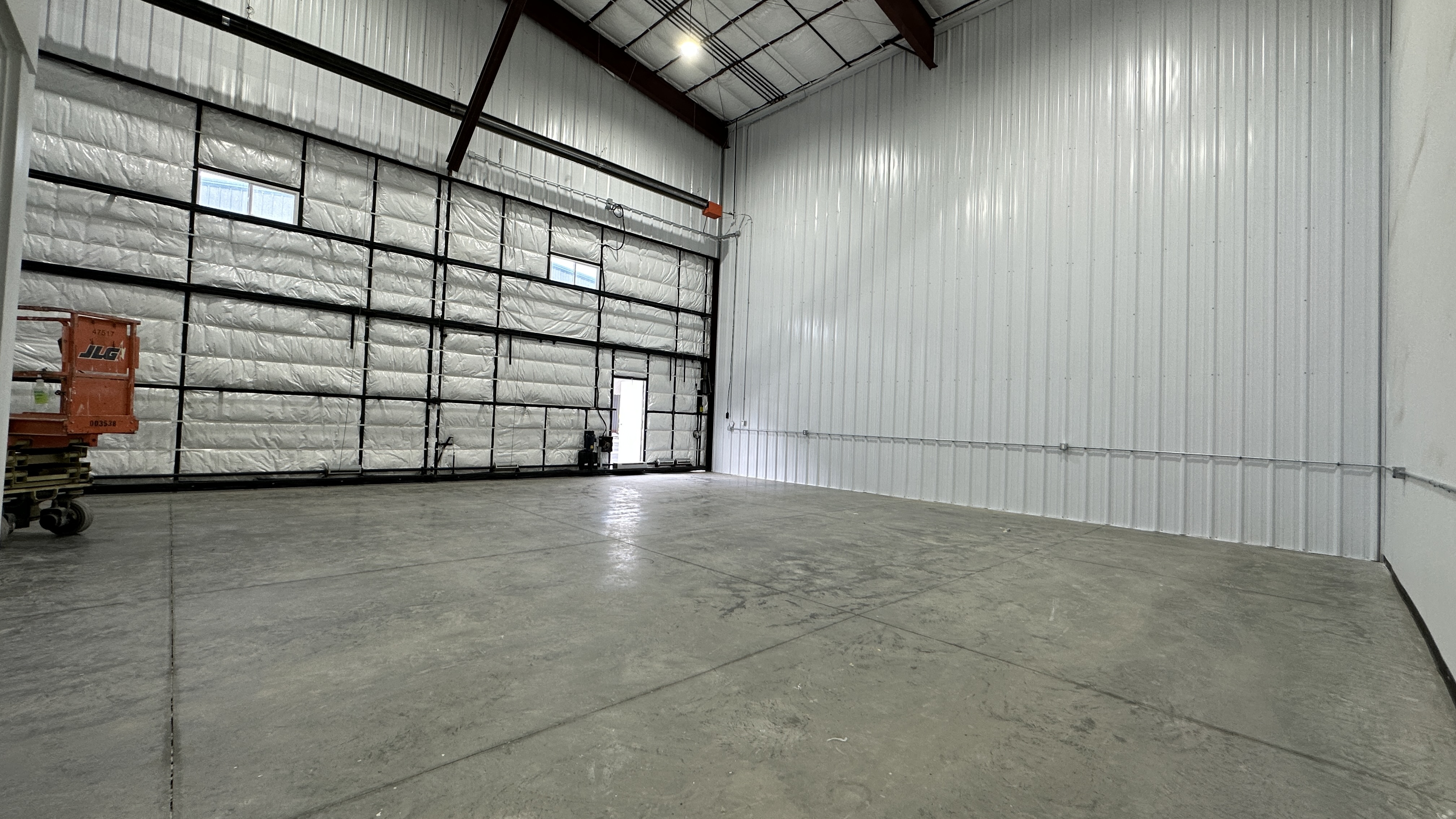 Hangar in w