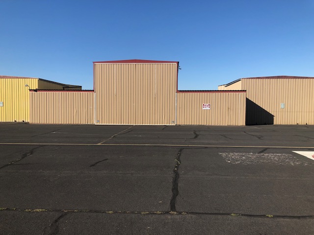 Hangar in w