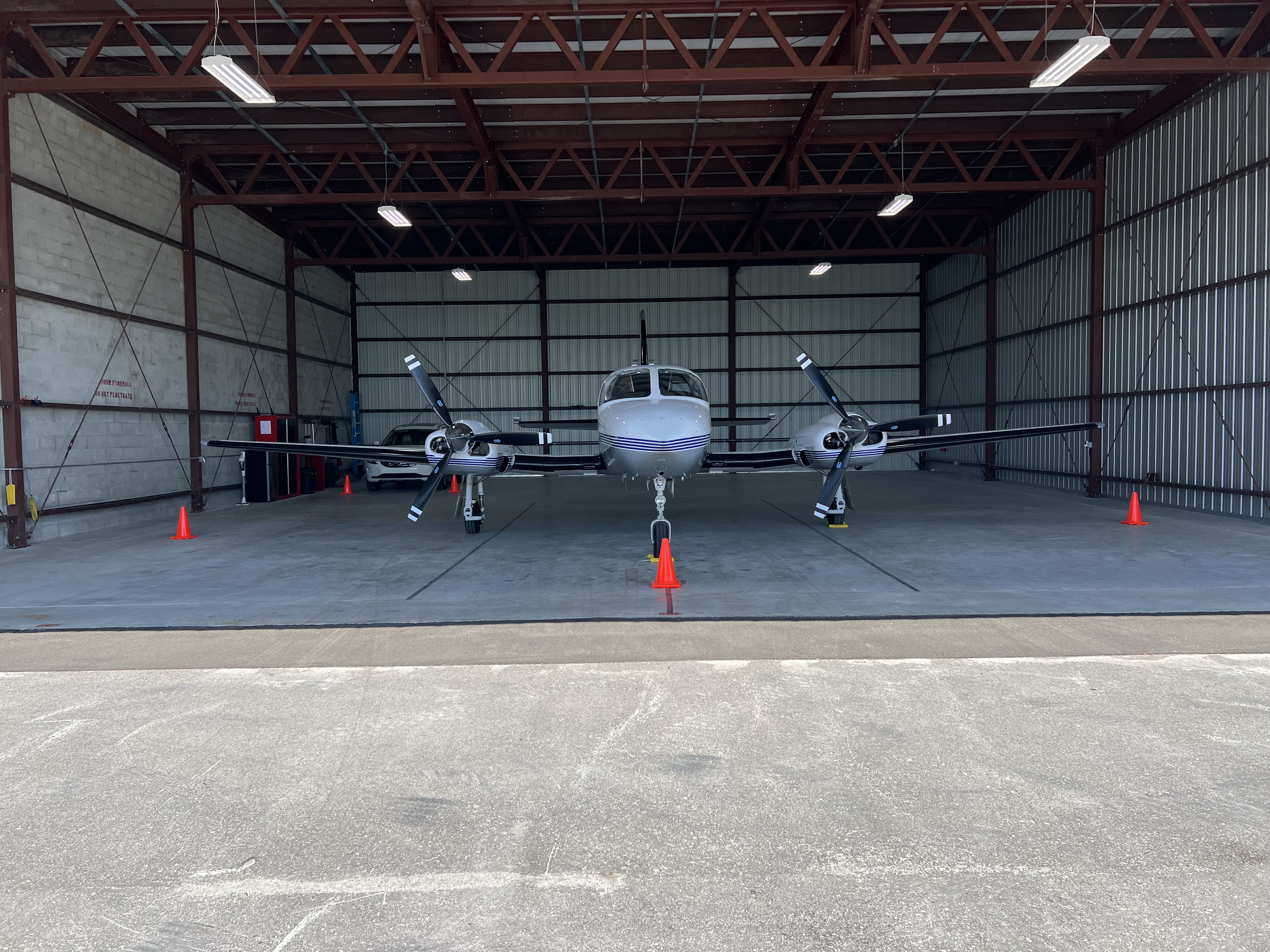 Hangar in n