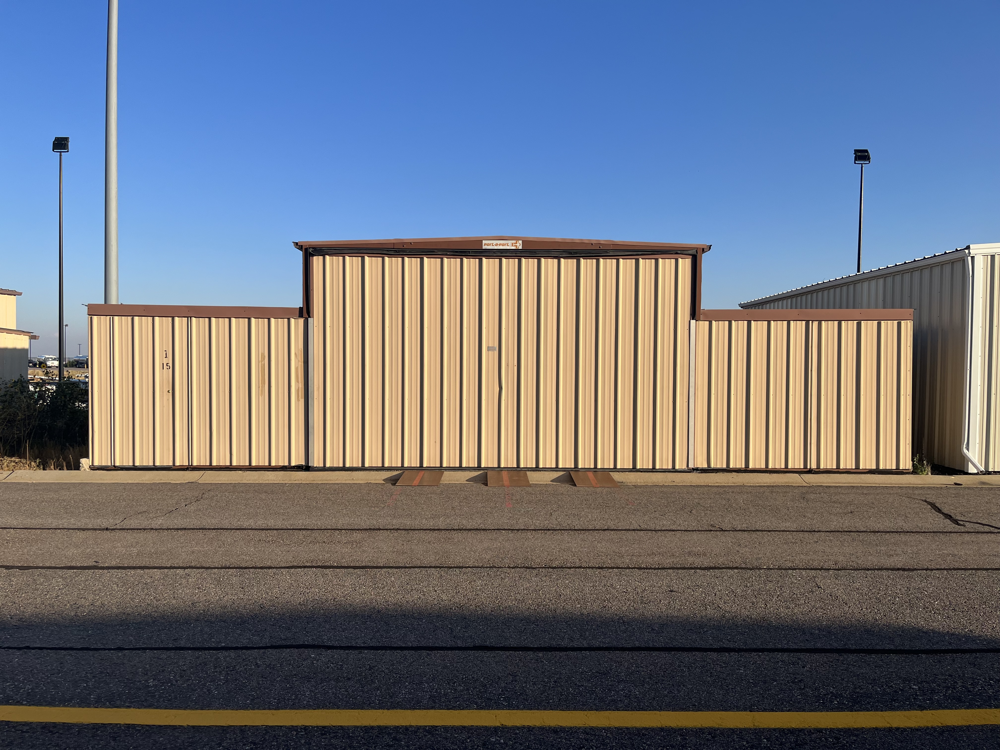 Hangar in b