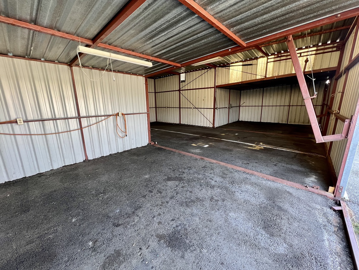 Hangar in s