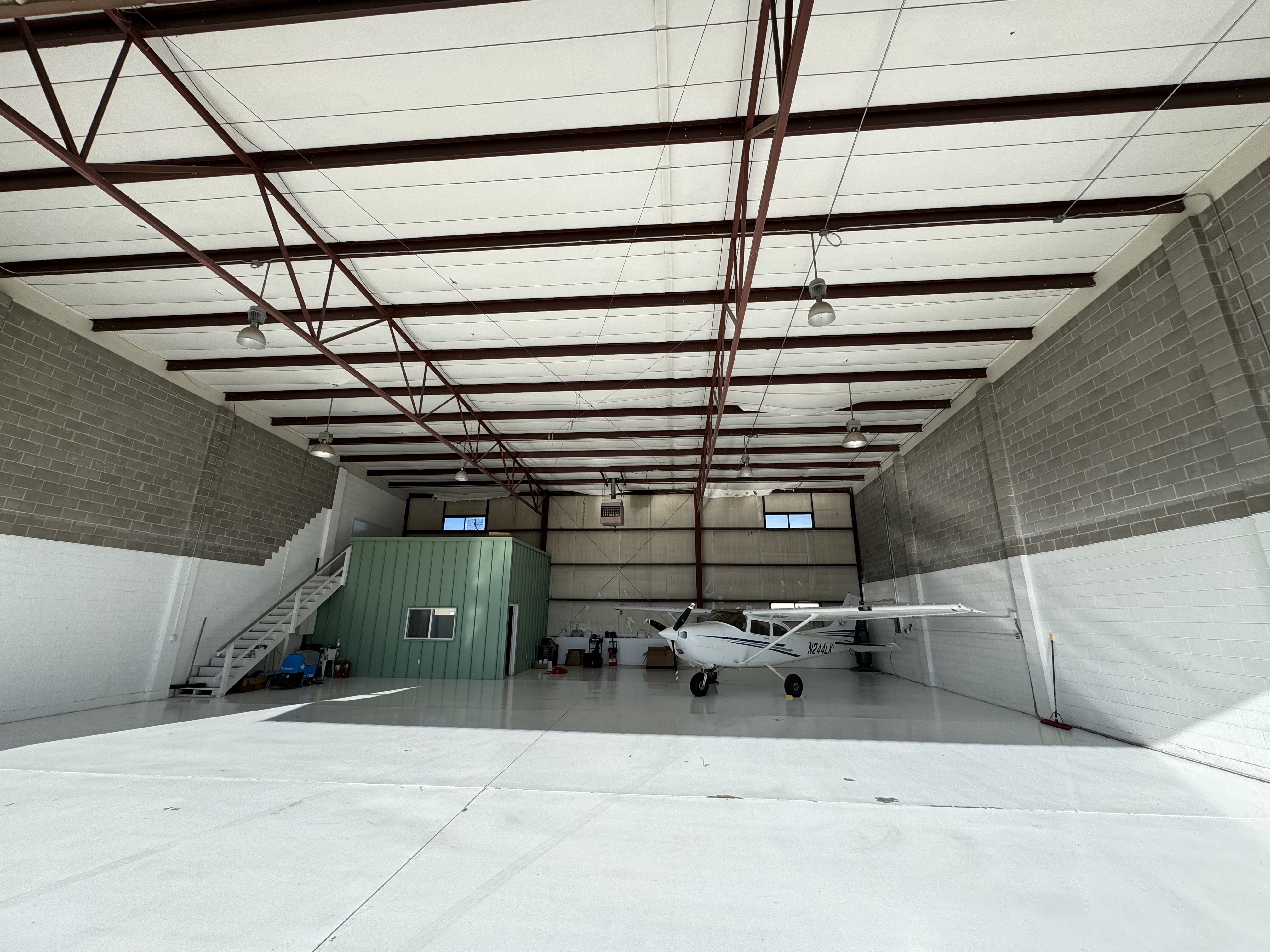 Hangar in C