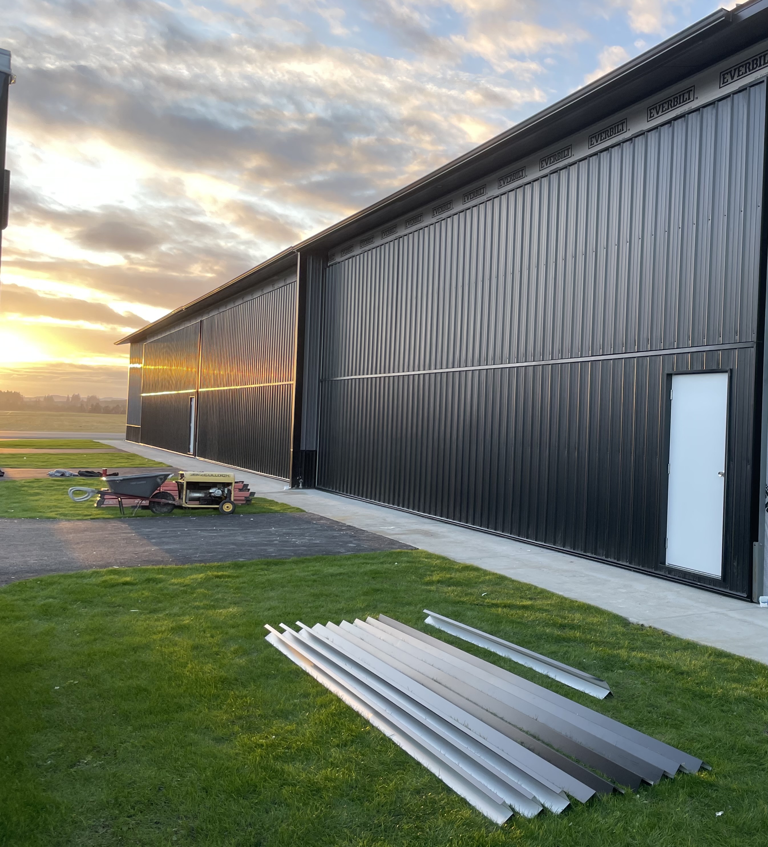 Hangar in s