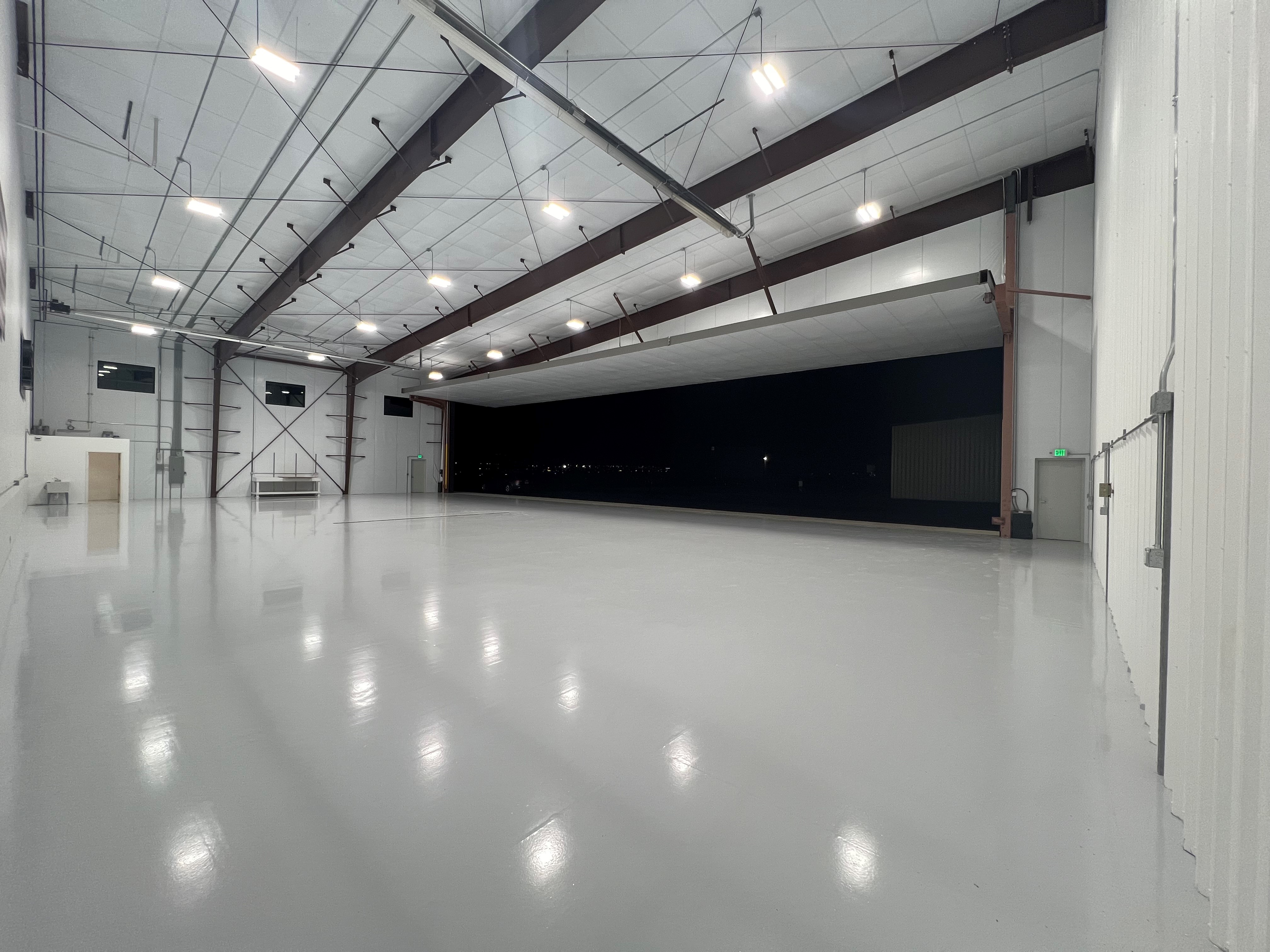 Hangar_8.jpg