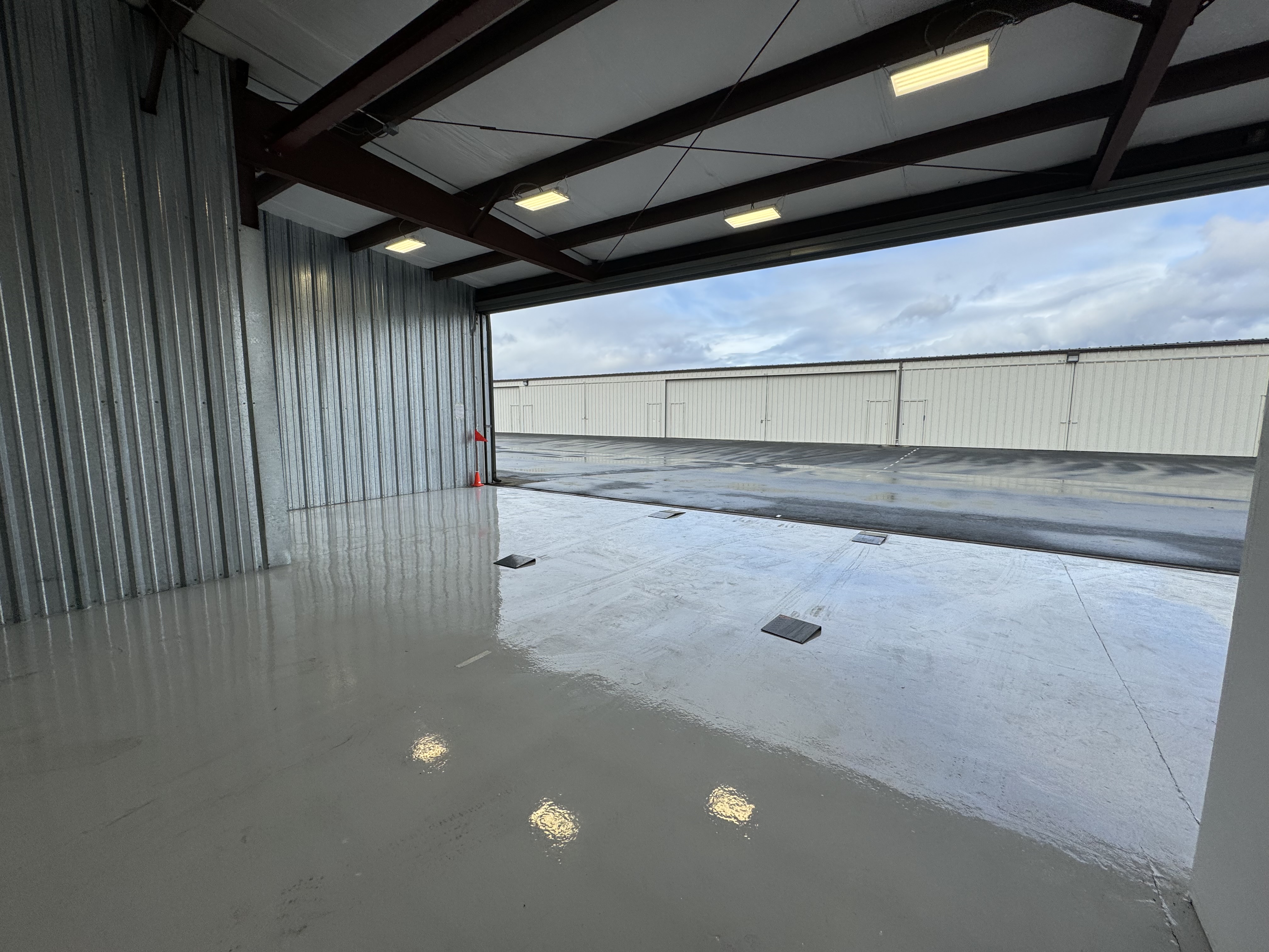 Hangar in e