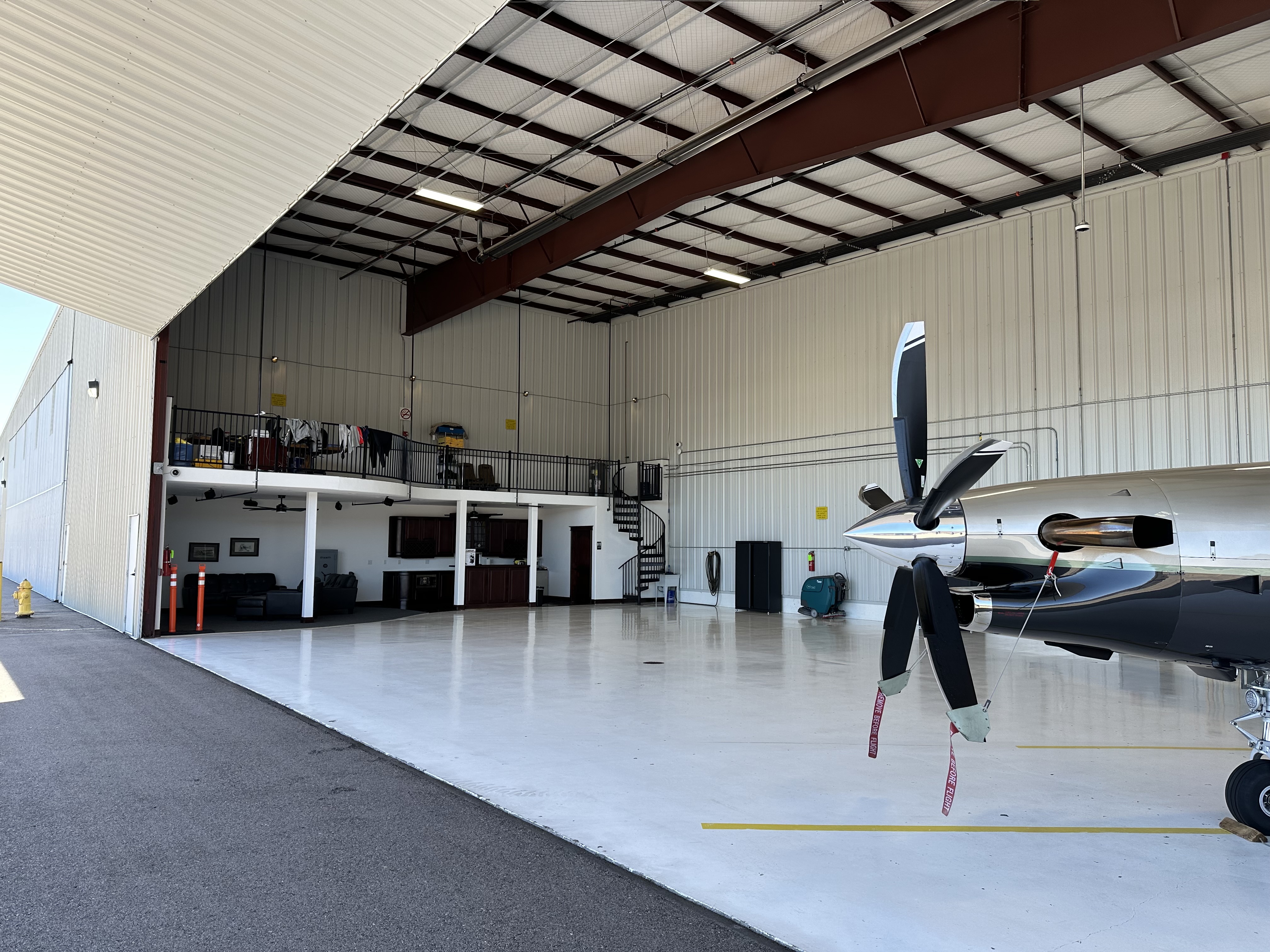 Hangar in c