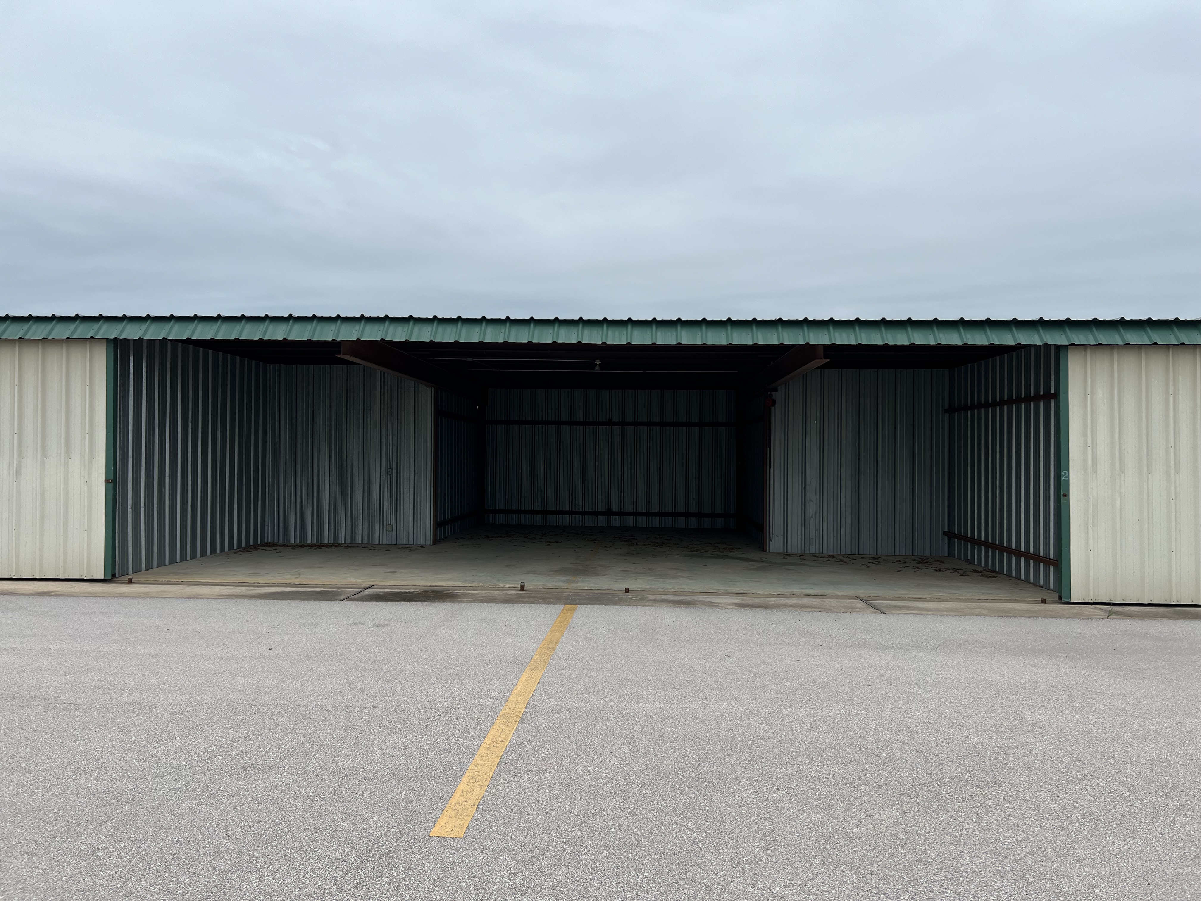 Hangar_front.jpg