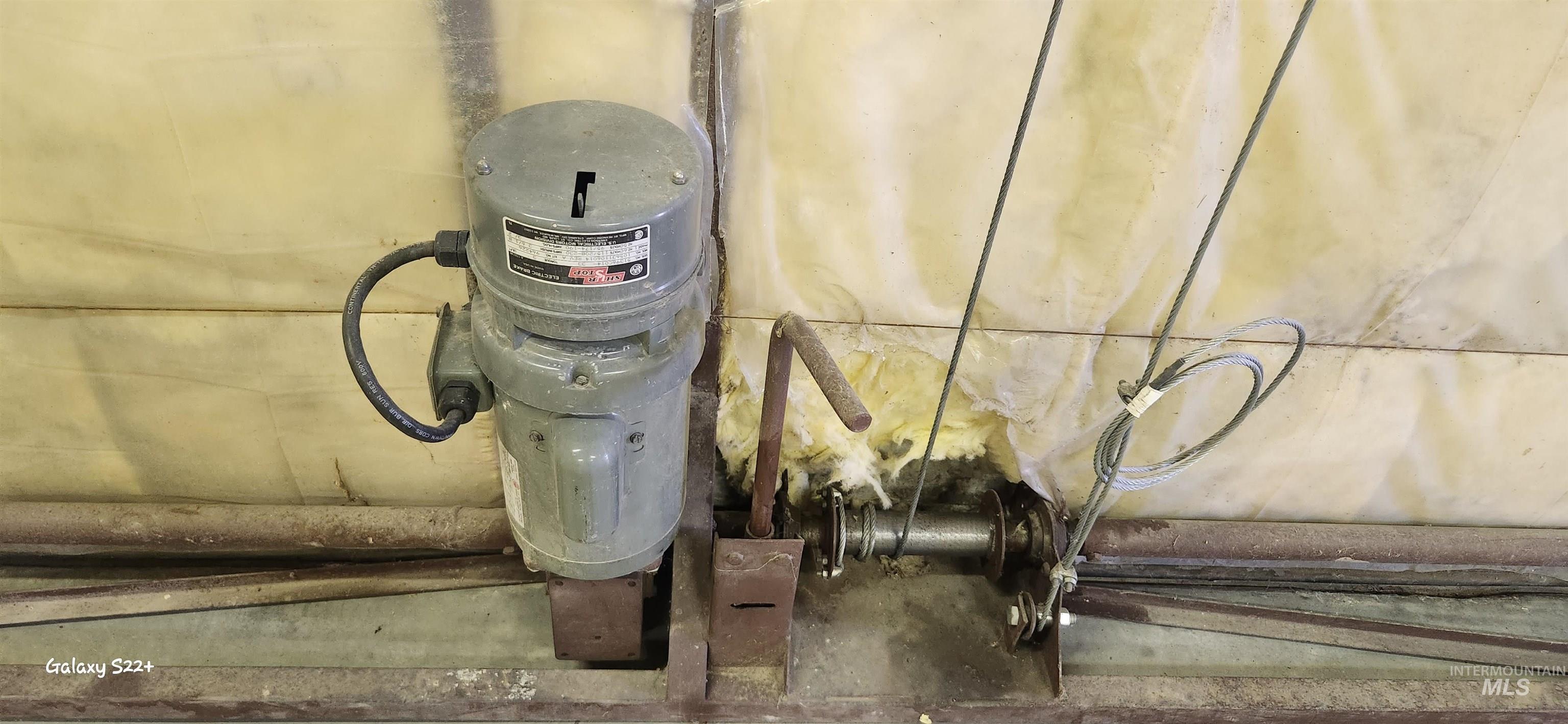 Unit_140_Bifold_Door_Motor.jpeg