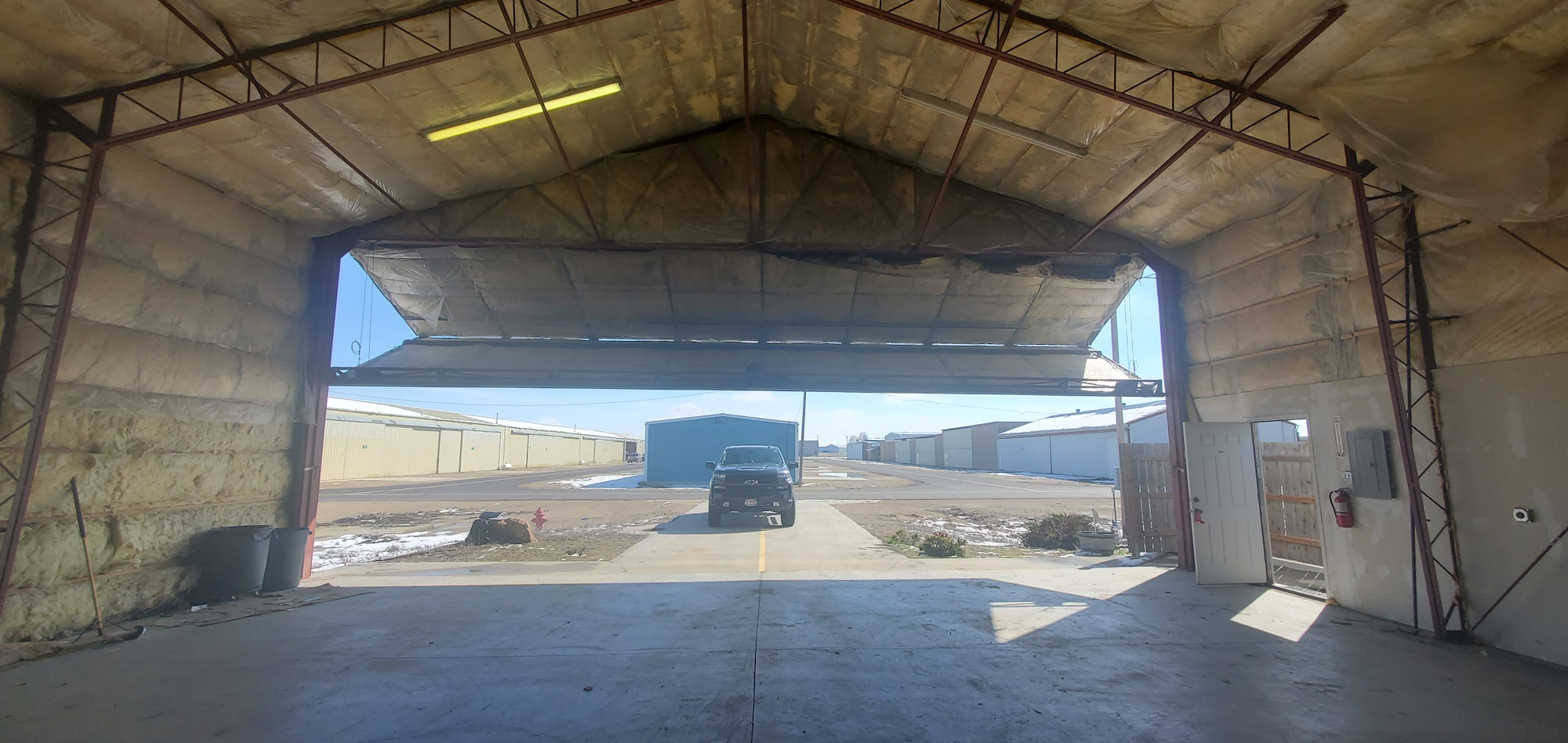 Unit_140_Interior_-_Looking_Toward_Door.jpg