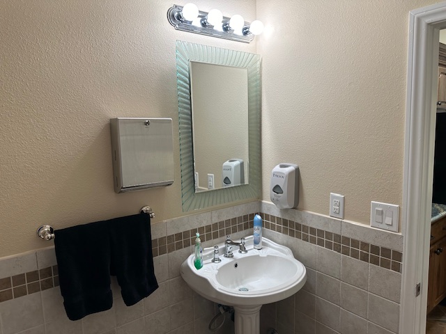 Bathroom_Interior_2.jpg