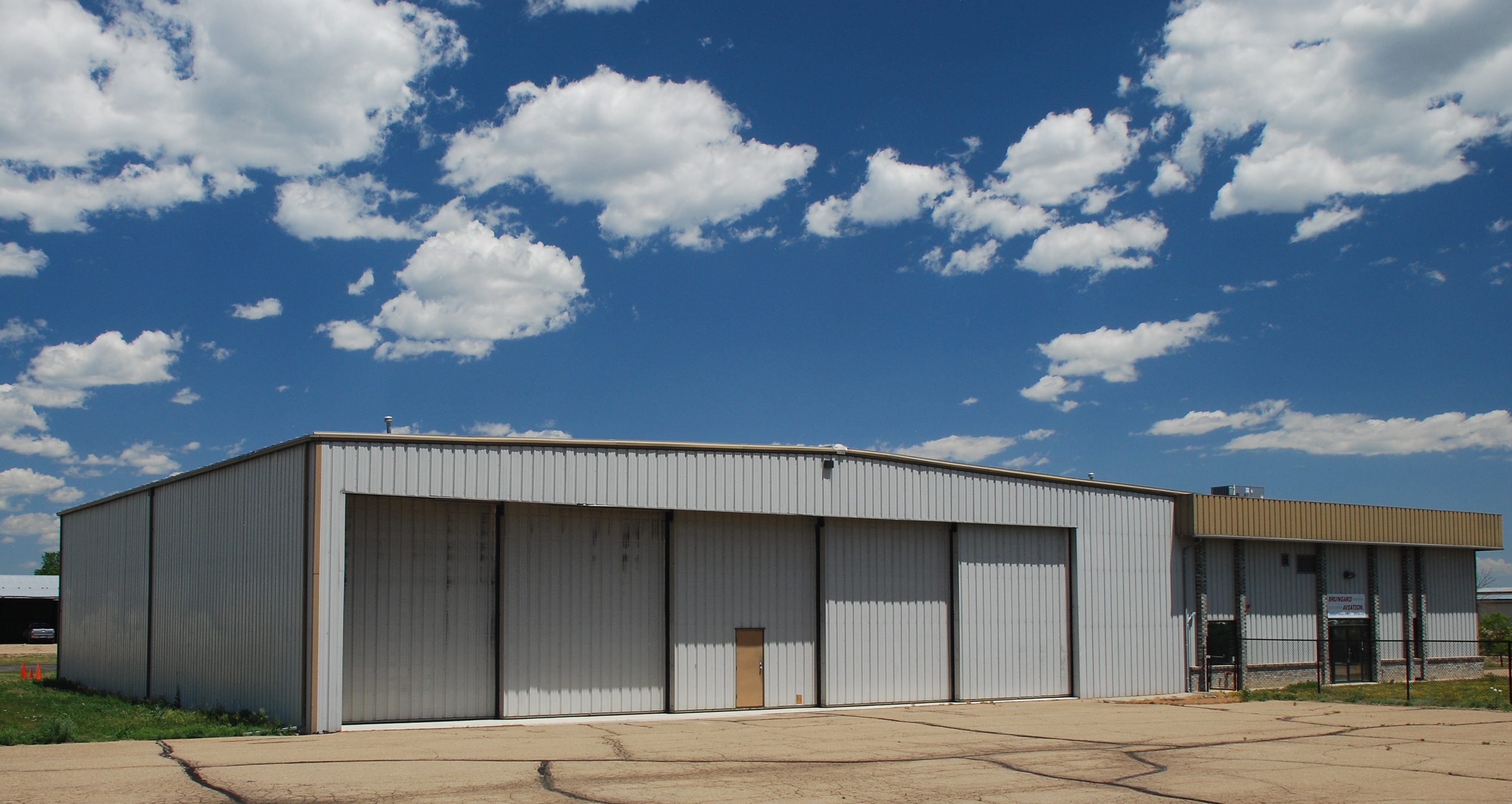 Hangar in b