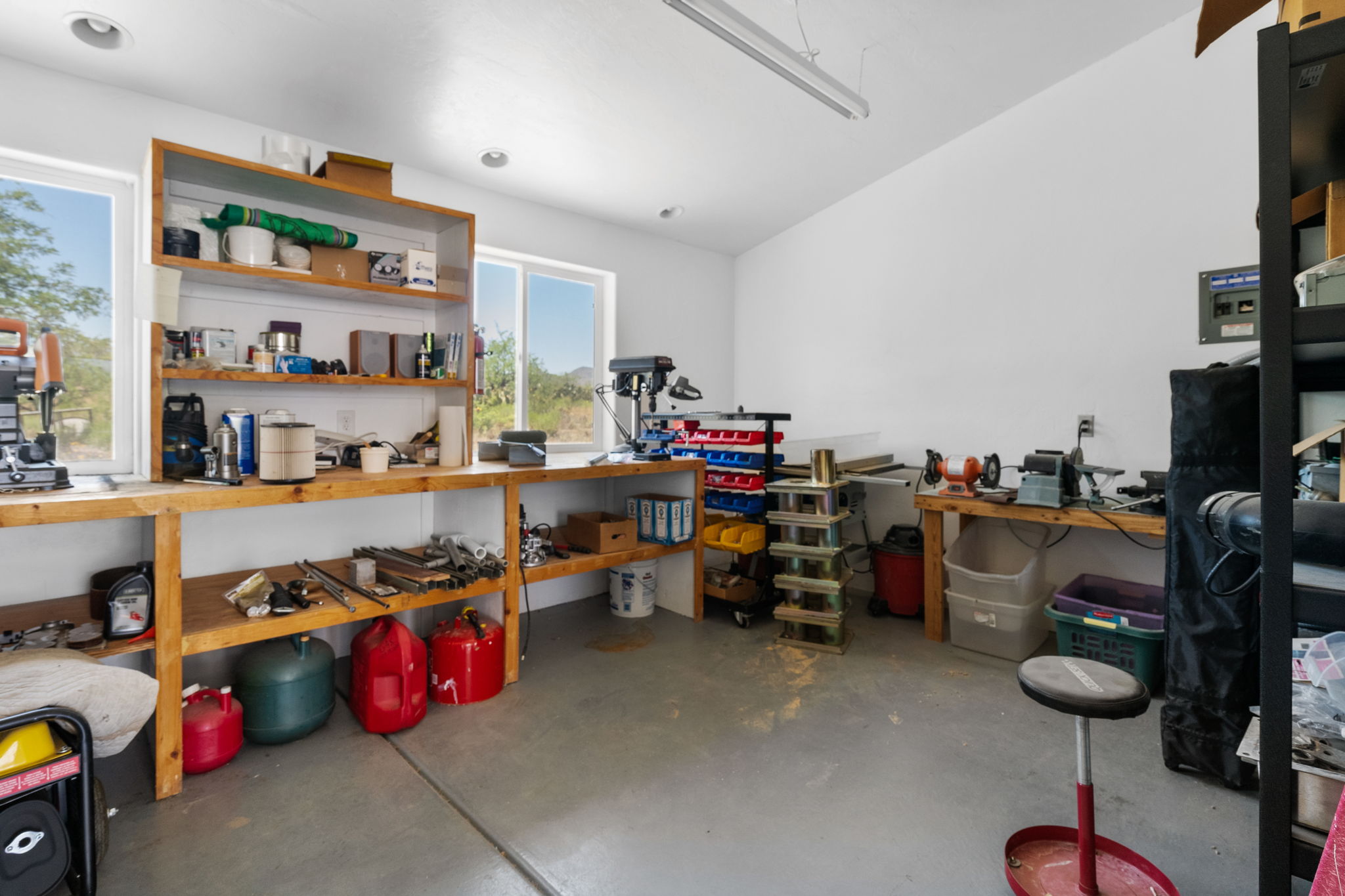 47-web-or-mls-7235-w-lost-silver-ln.jpg