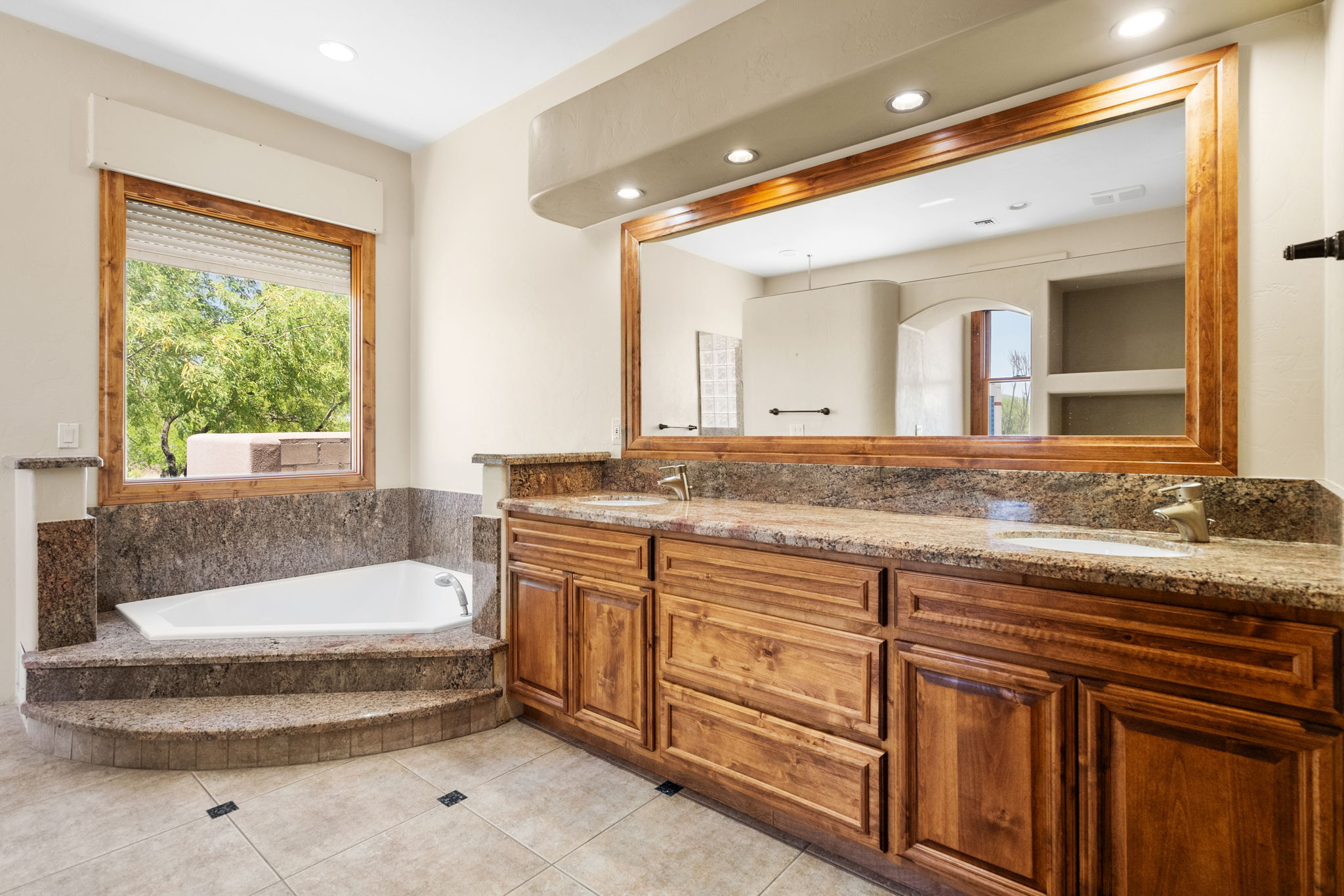 50-web-or-mls-7235-w-lost-silver-ln.jpg