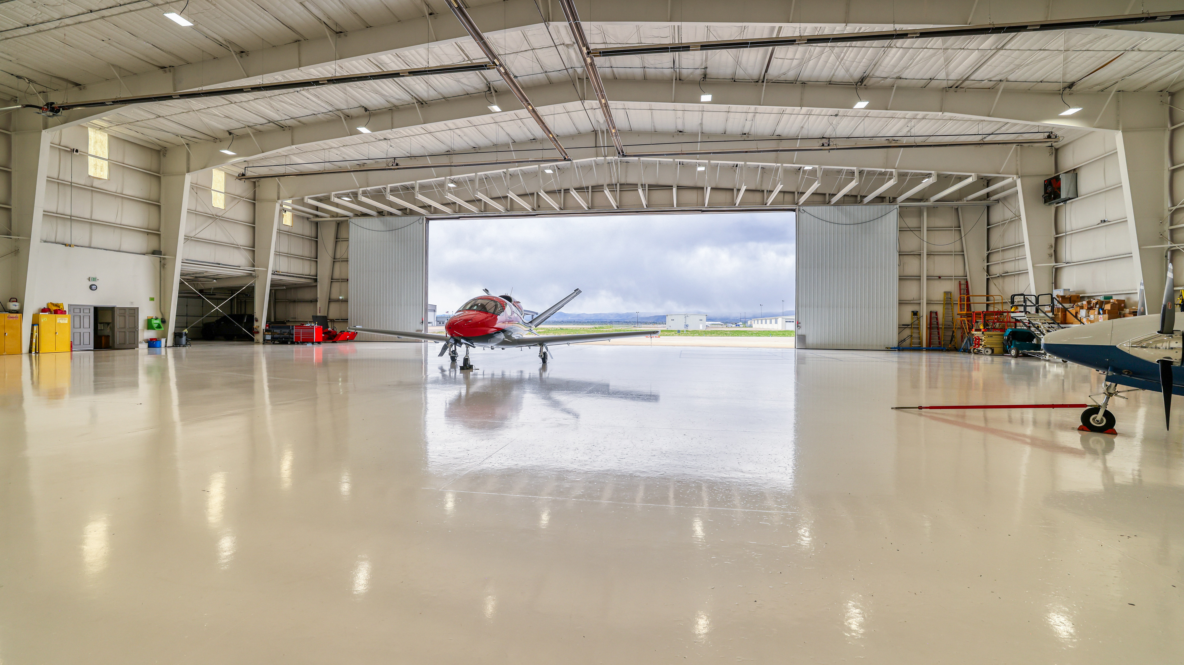 Hangar in b