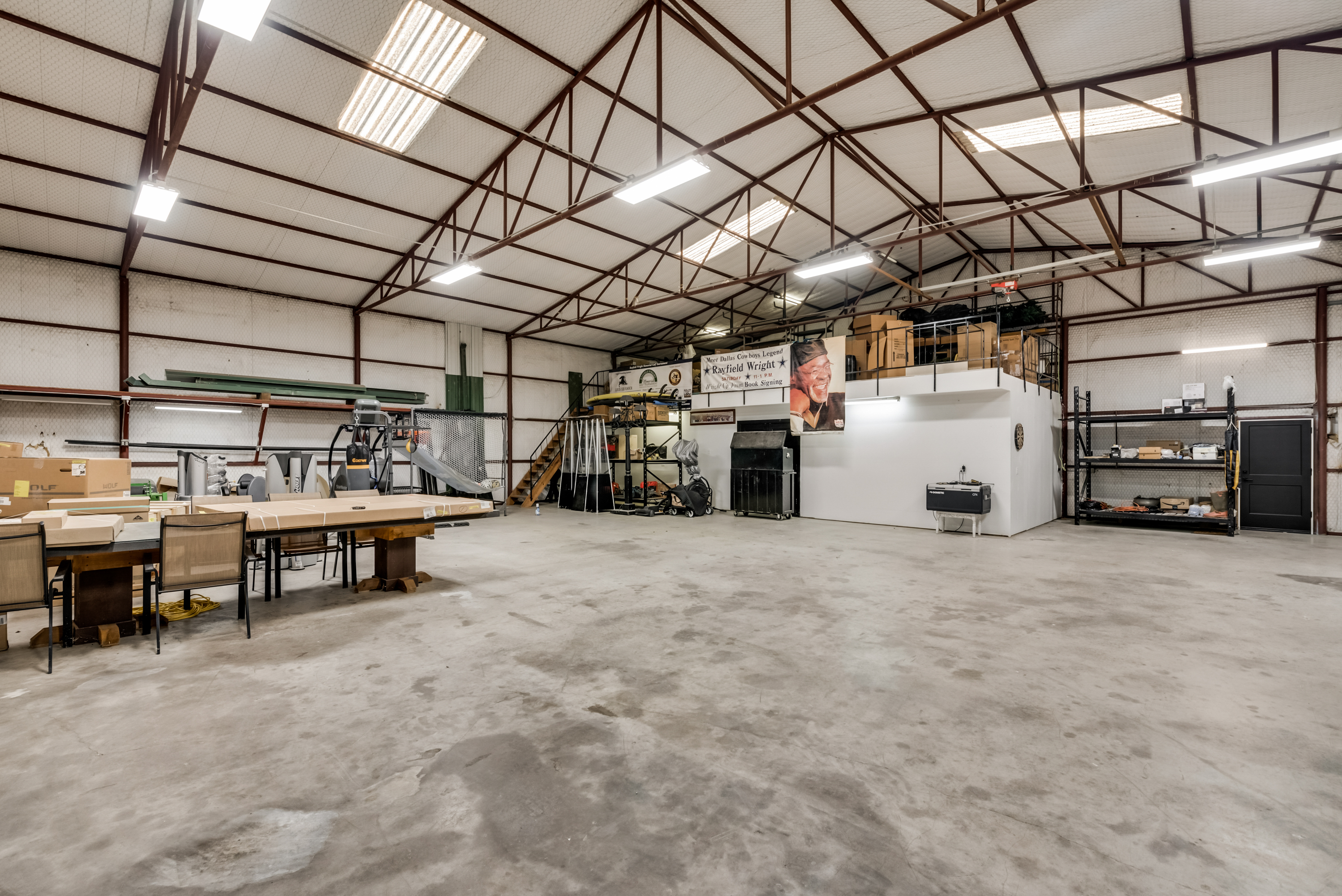 Hangar in j