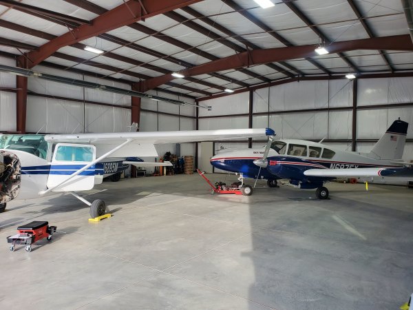Hangar in p