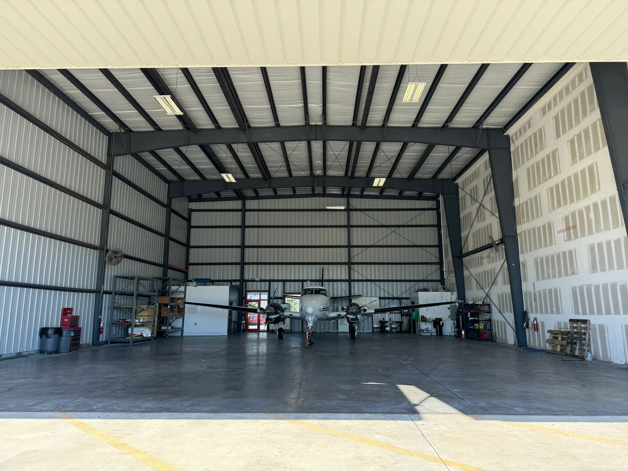Hangar in p