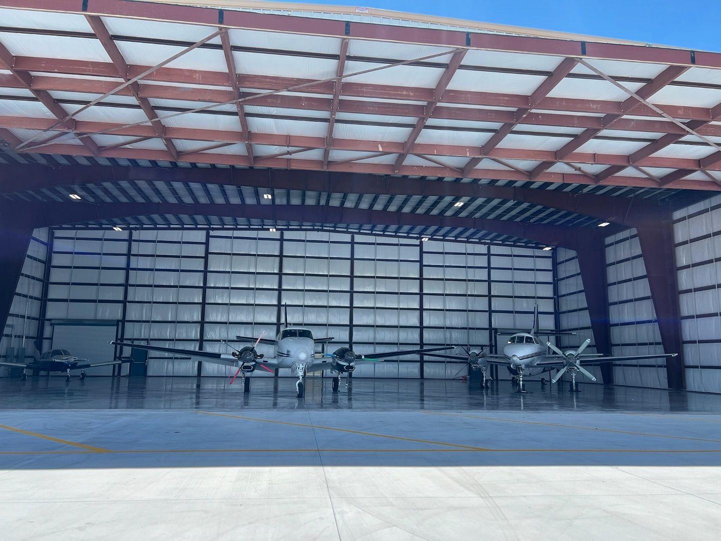 hangar_02.jpg