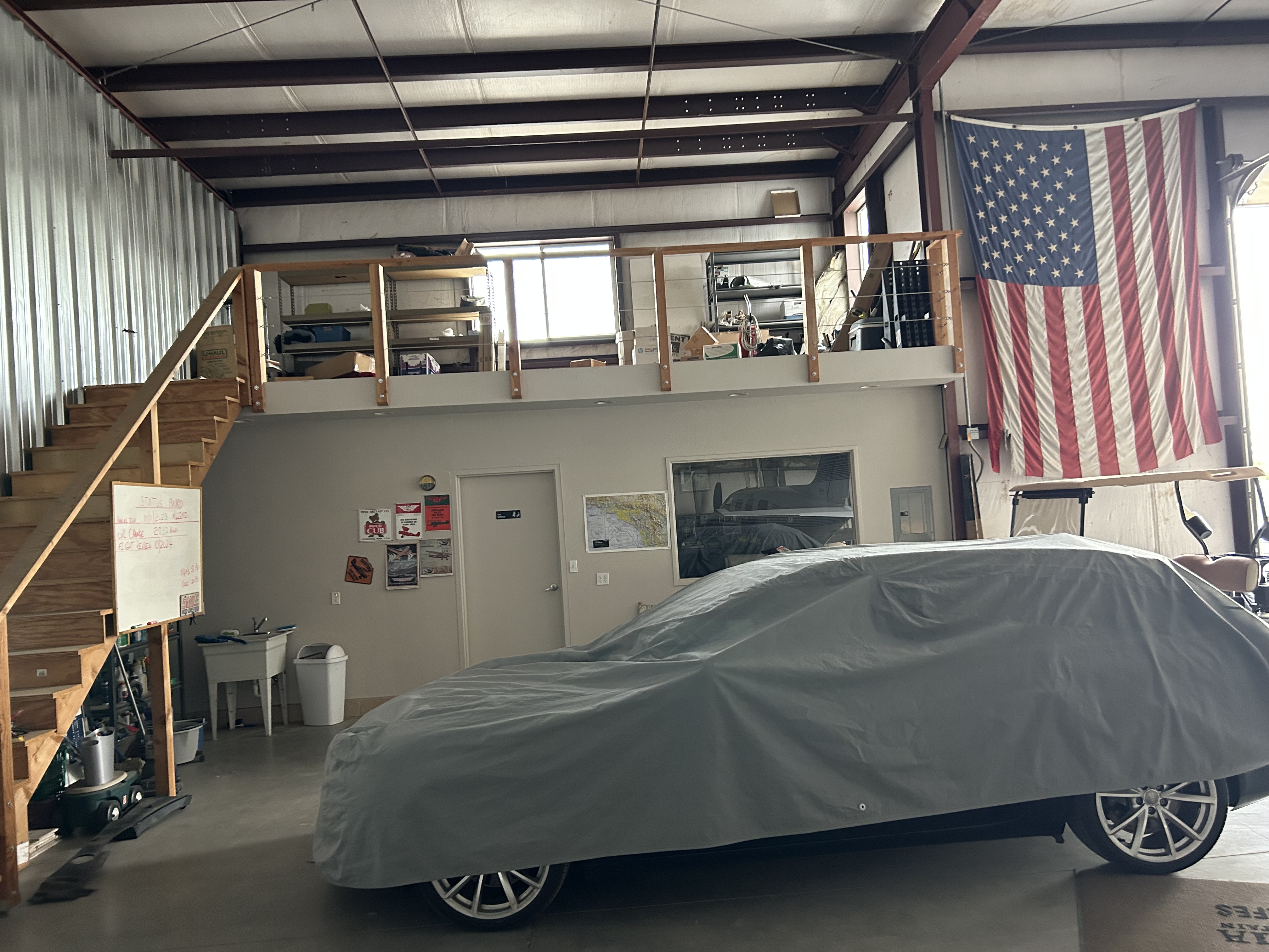 Hangar in t