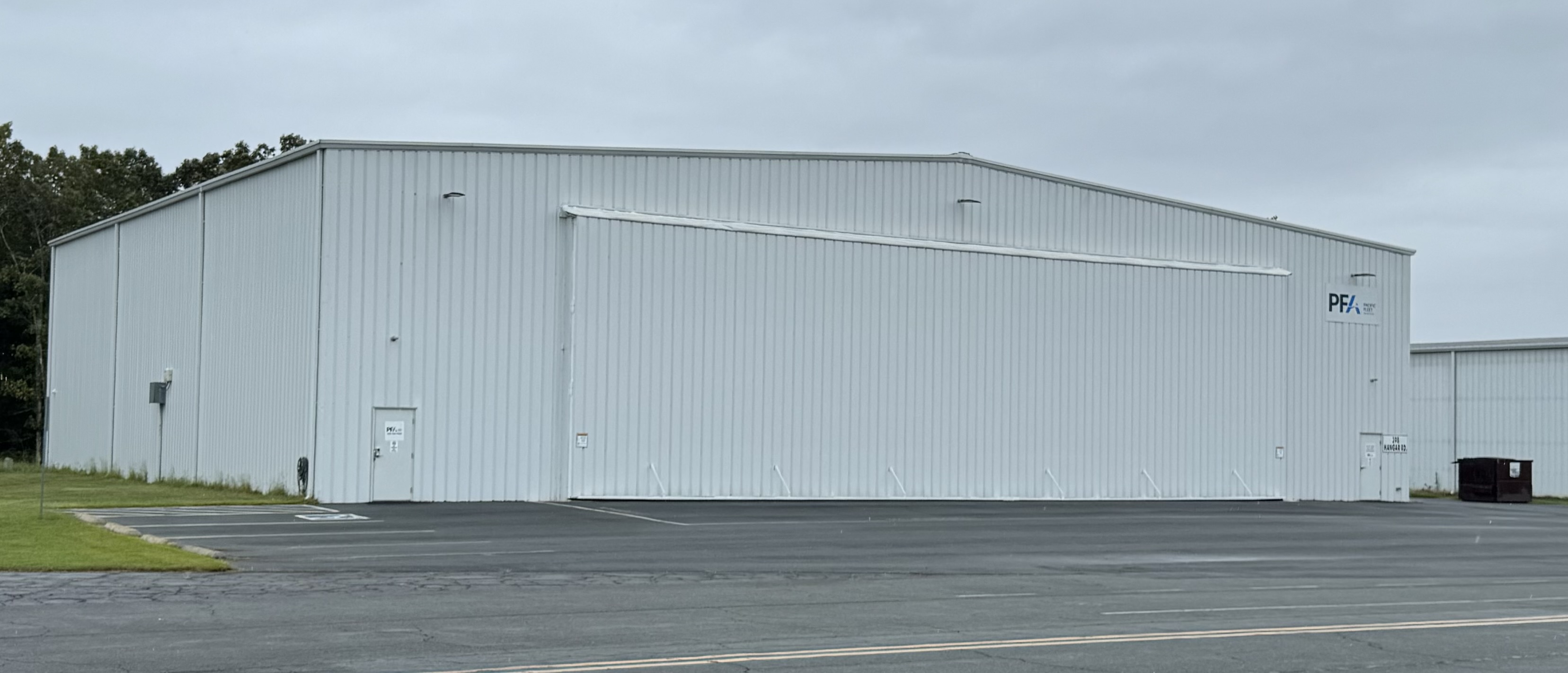 Hangar in N