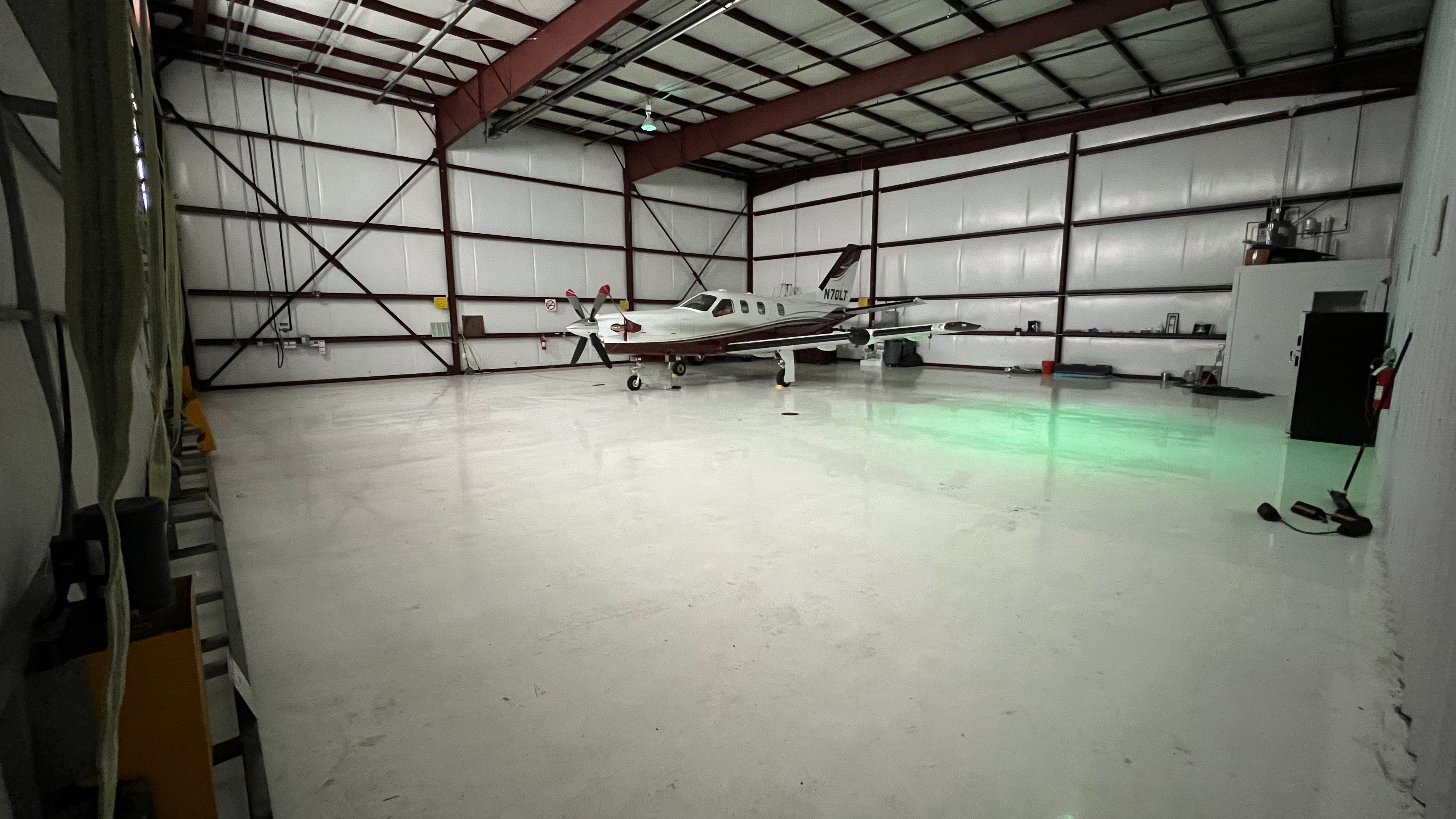 Hangar in d