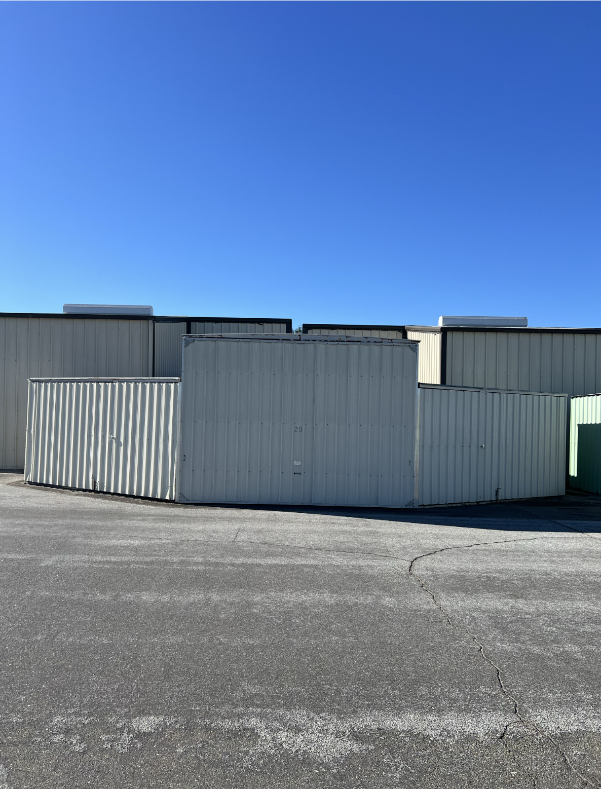 Hangar in s