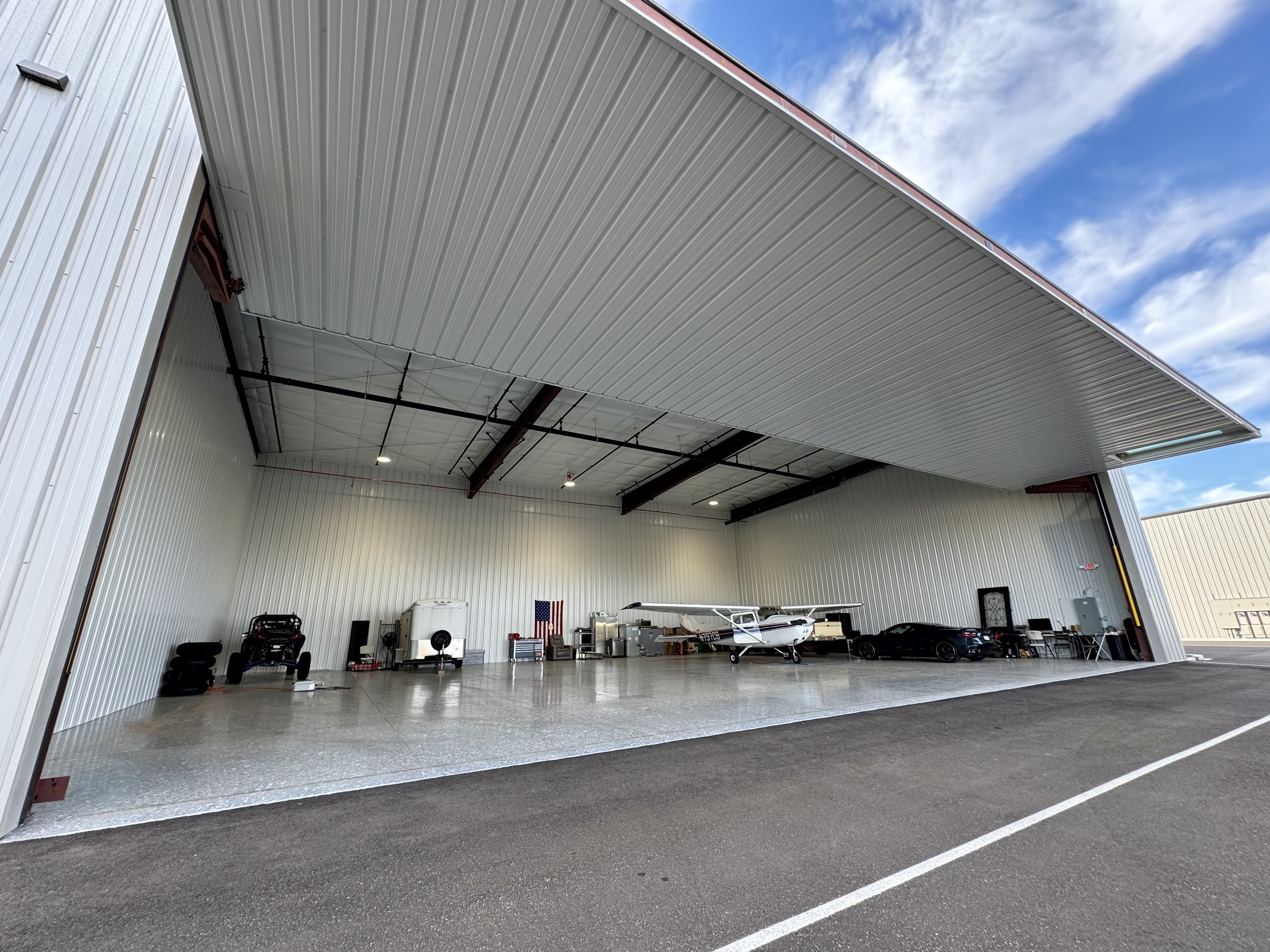 Hangar in q