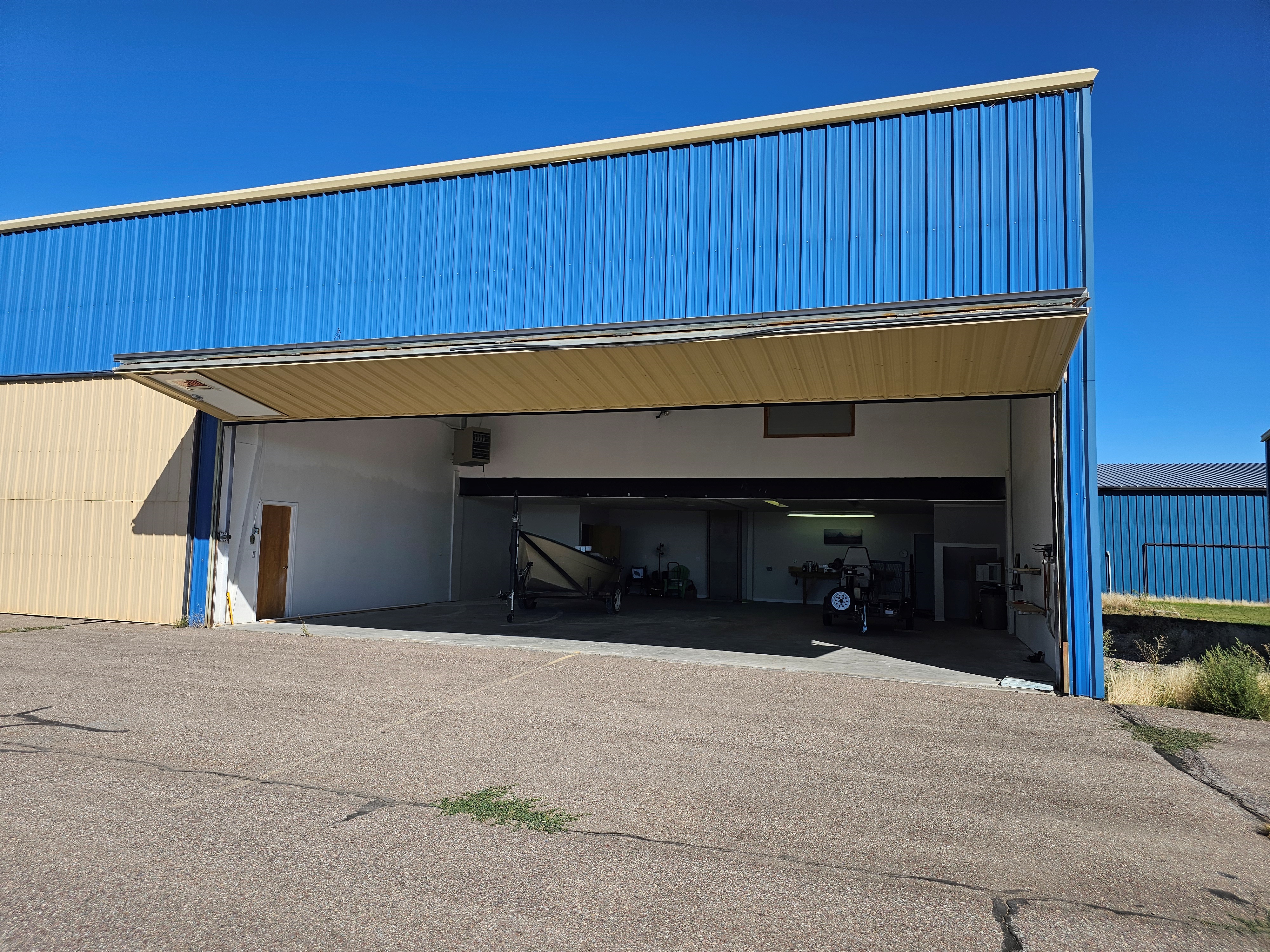 Hangar in m
