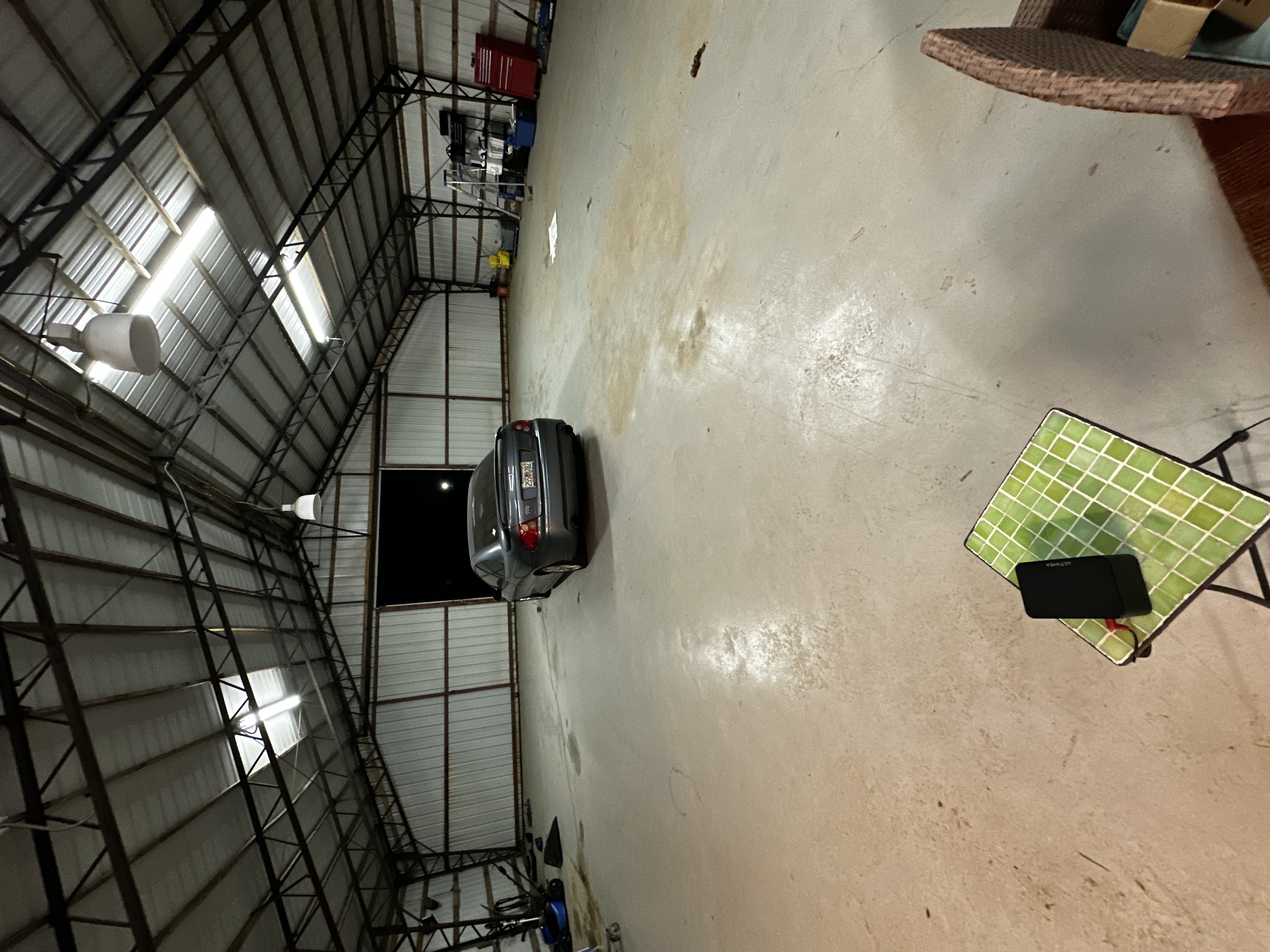 Hangar in L