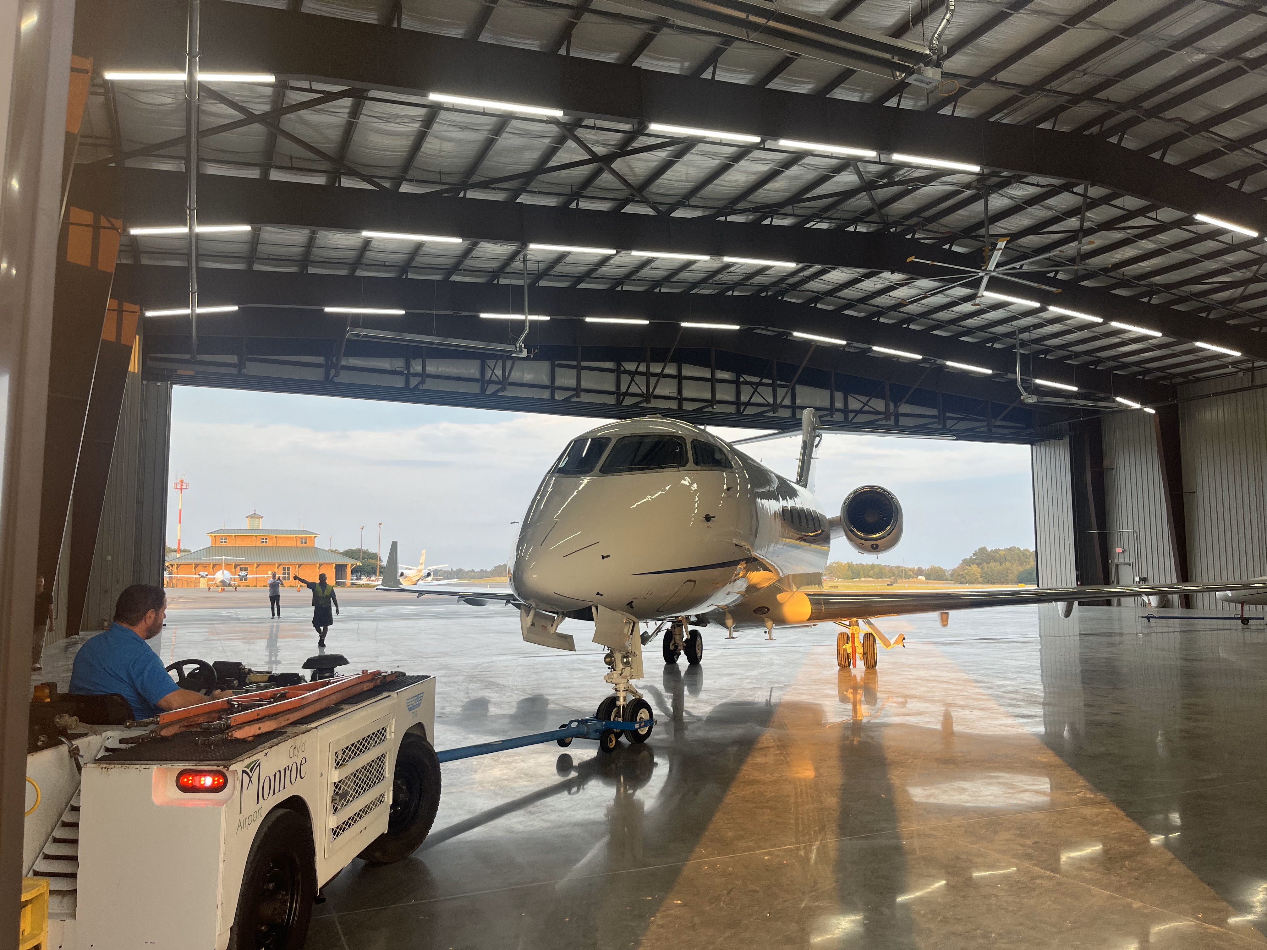 Hangar in N