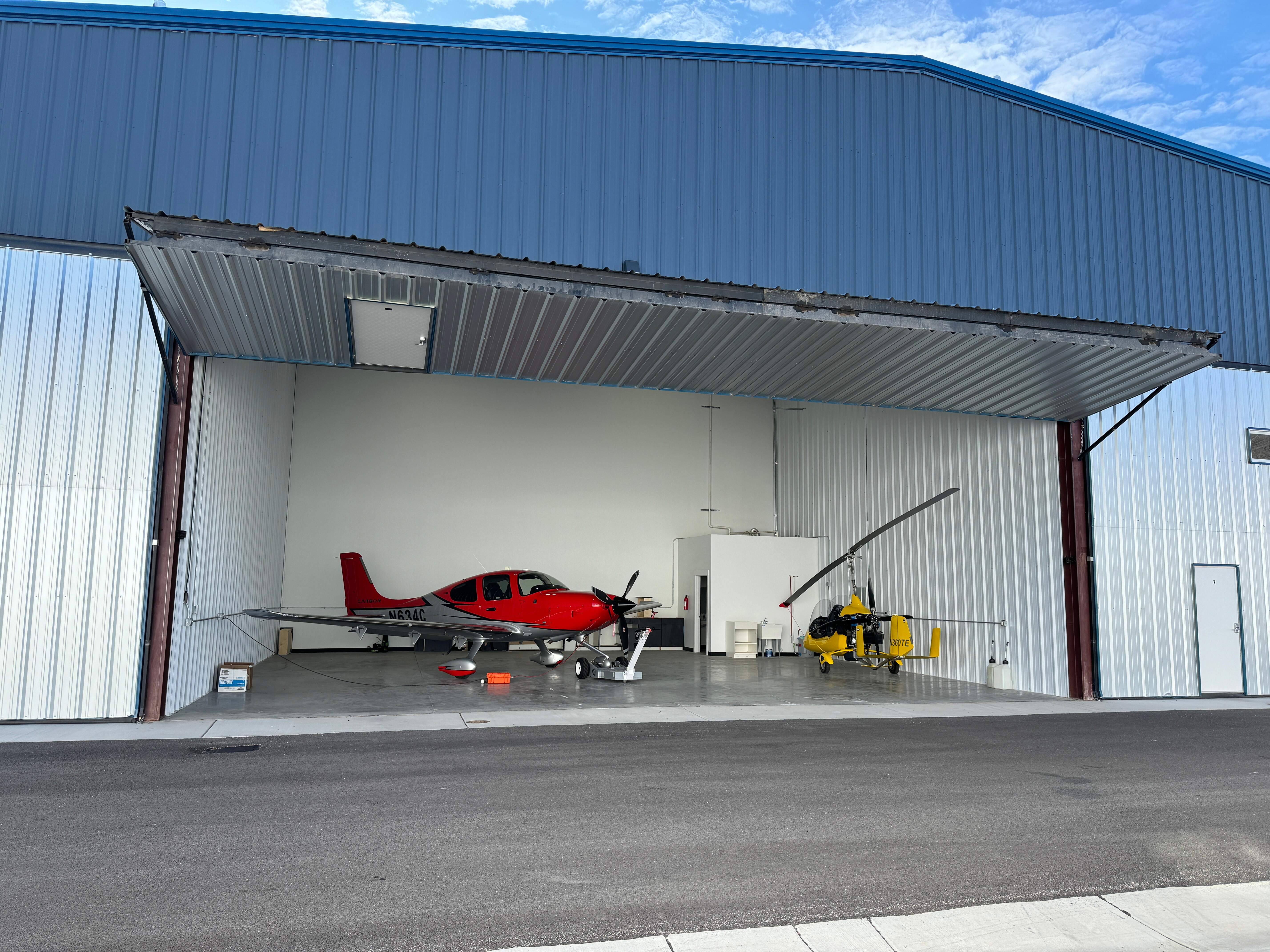 Hangar in w