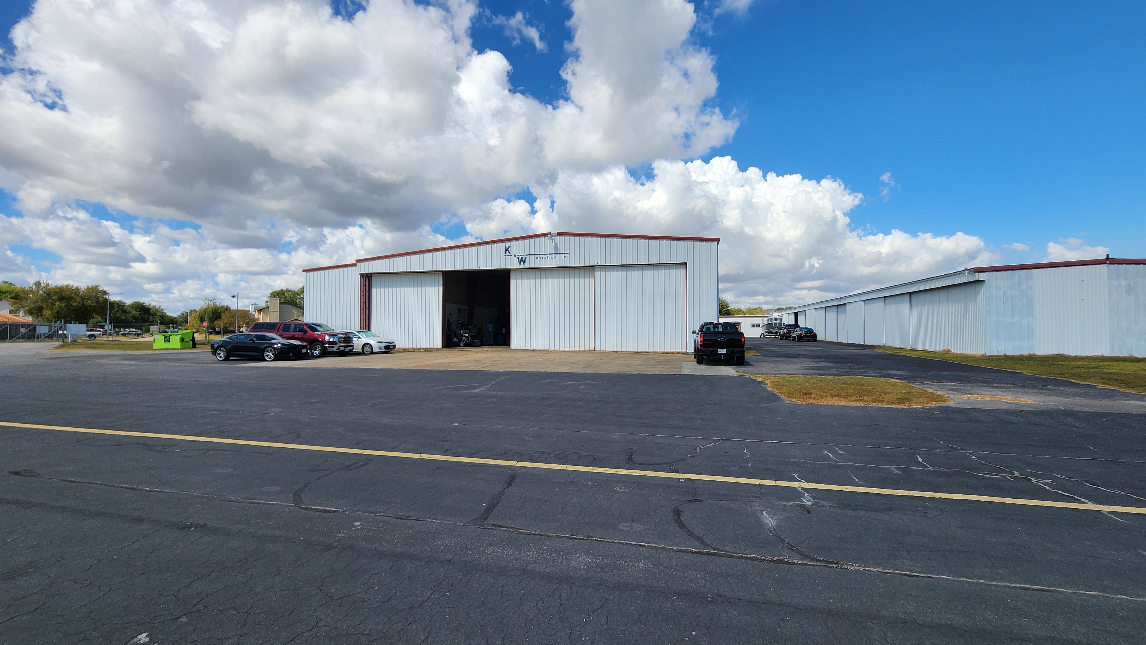 Hangar in l