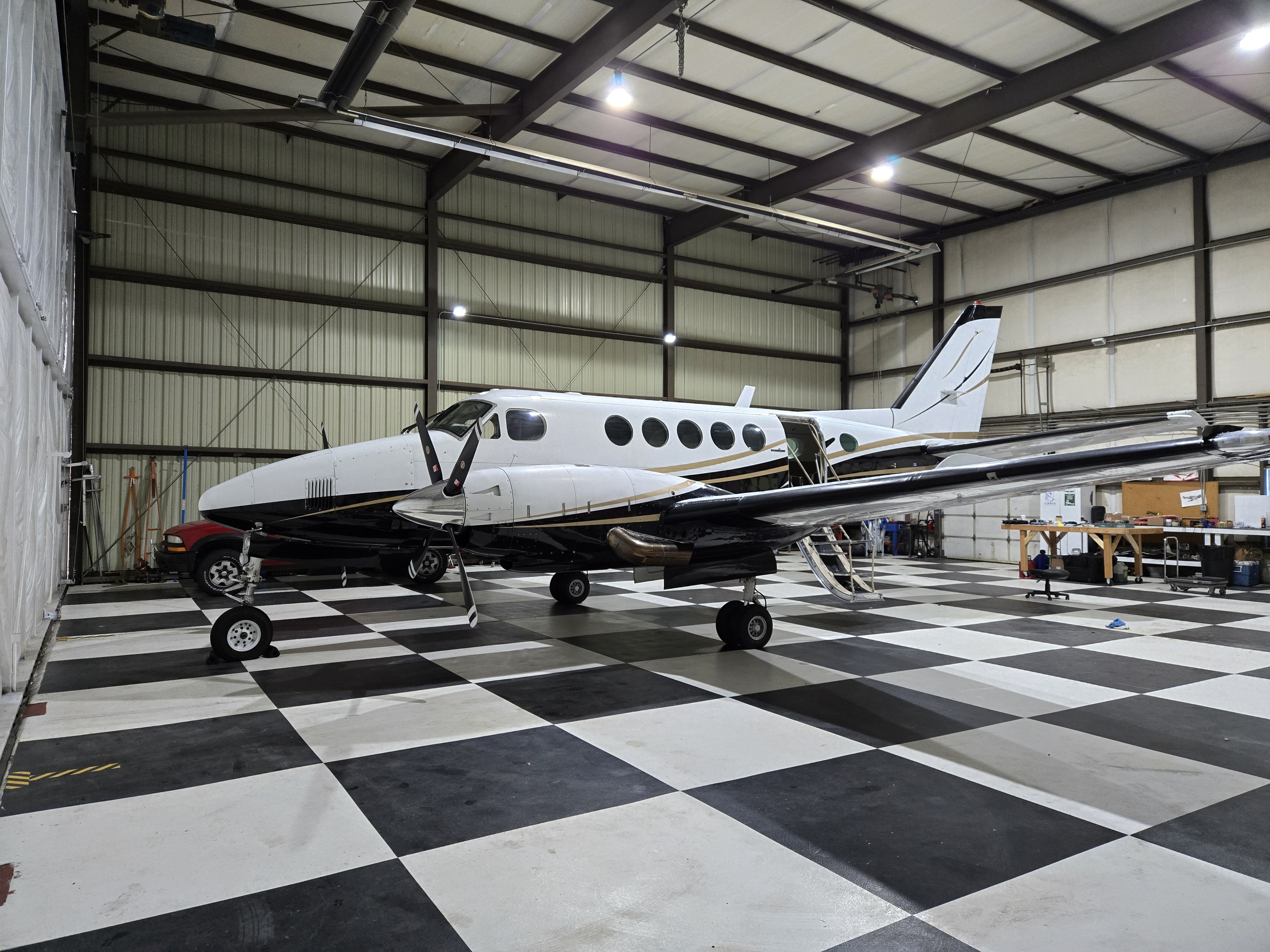 Hangar in c