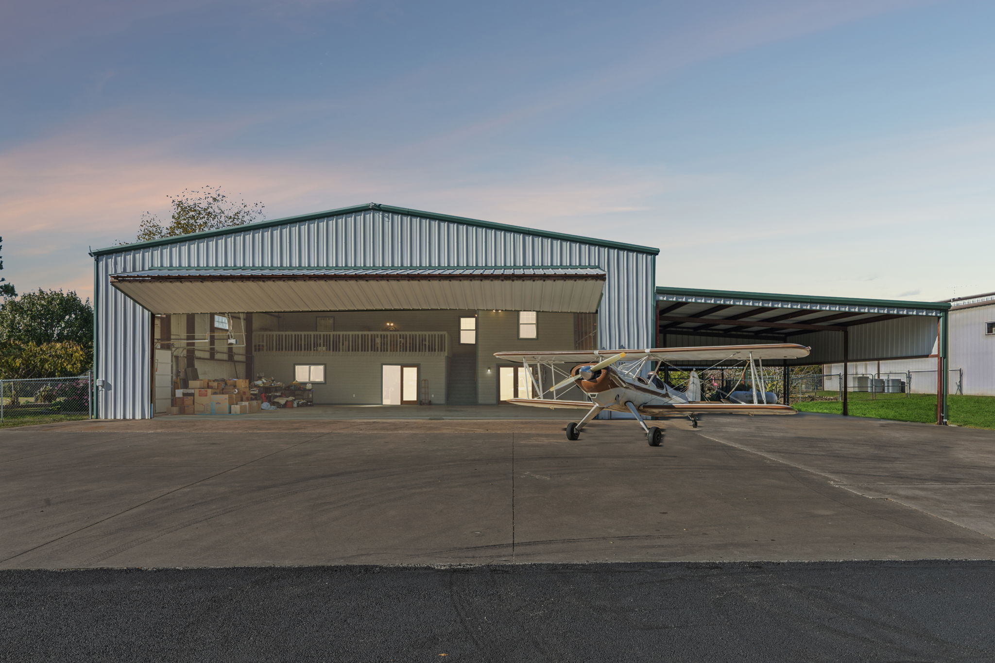Hangar in w