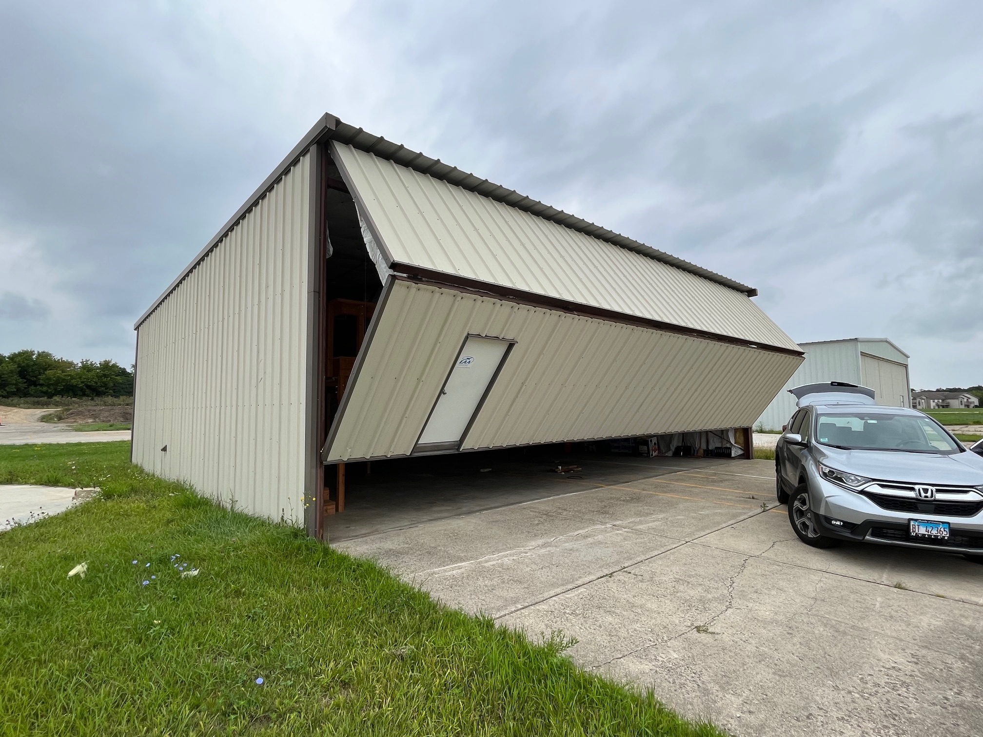 Hangar in w