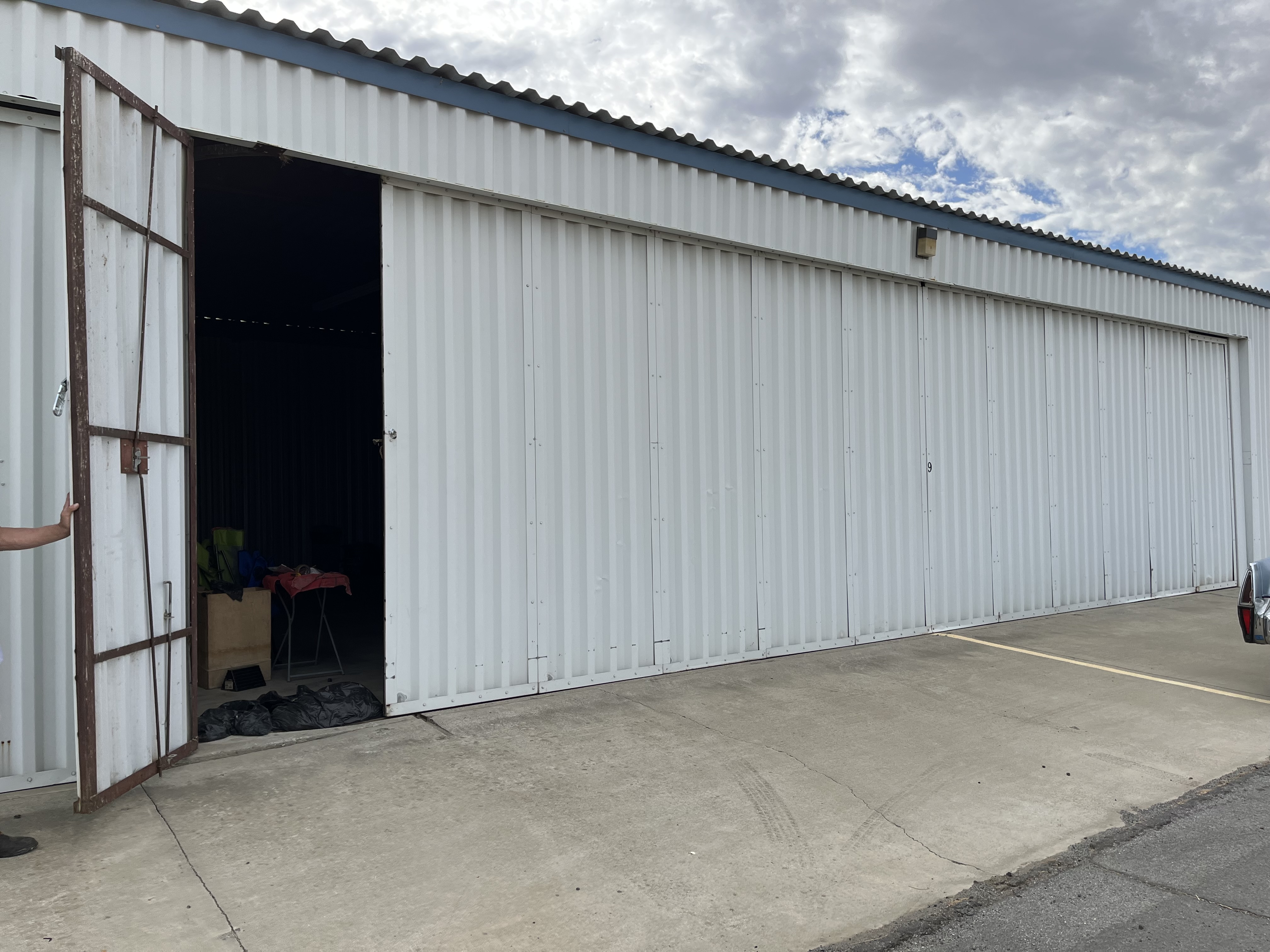 Hangar in c