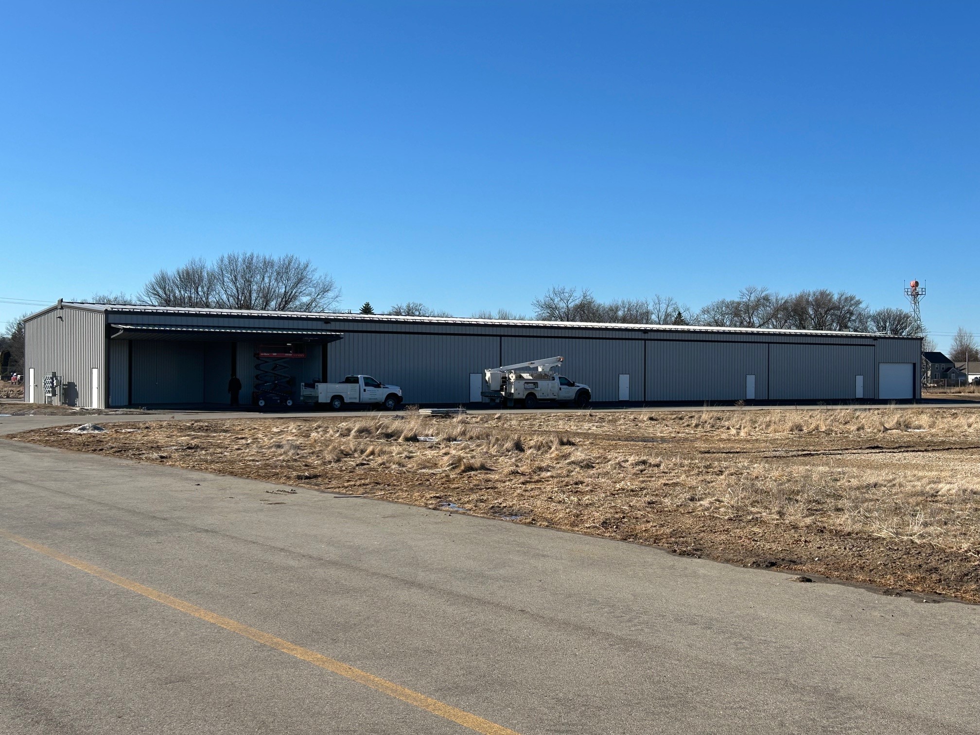 Hangar2.jpg