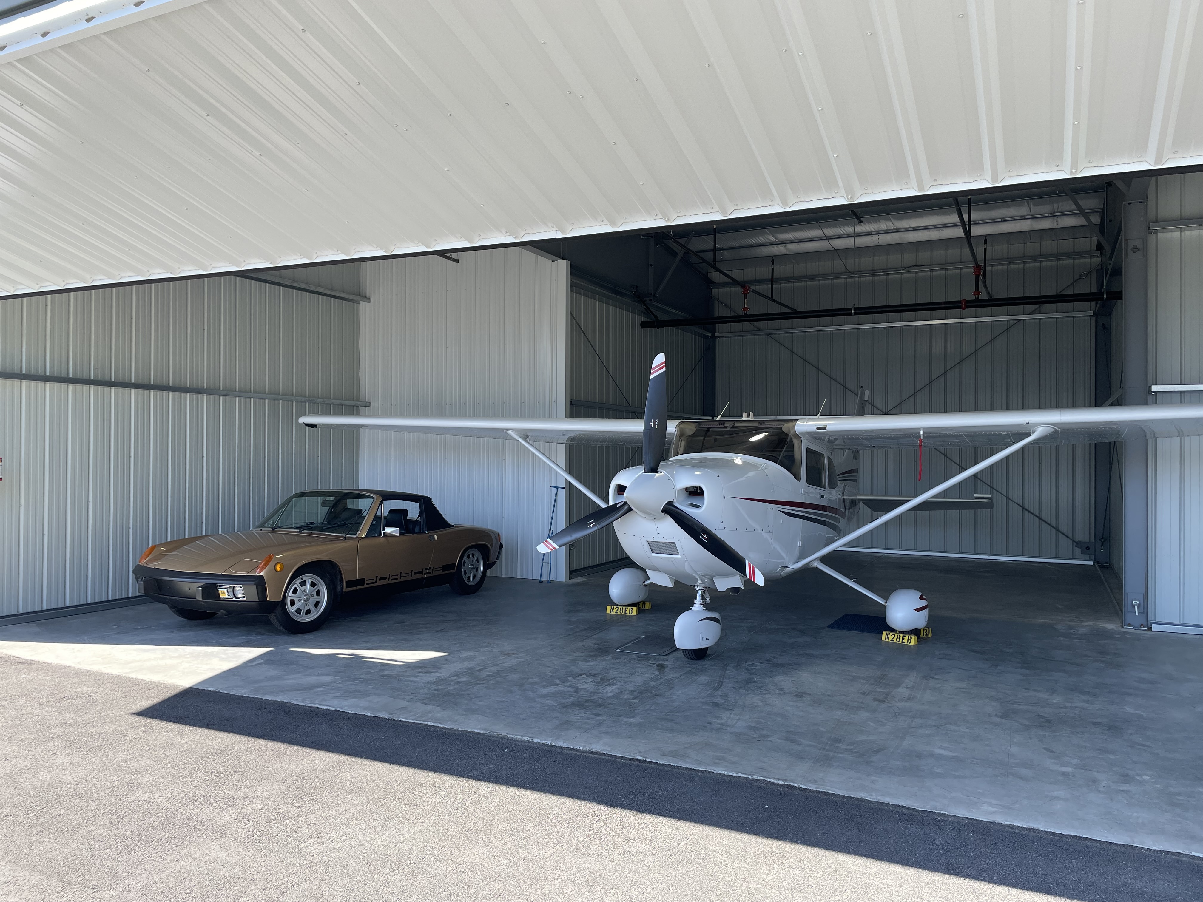 Hangar in g
