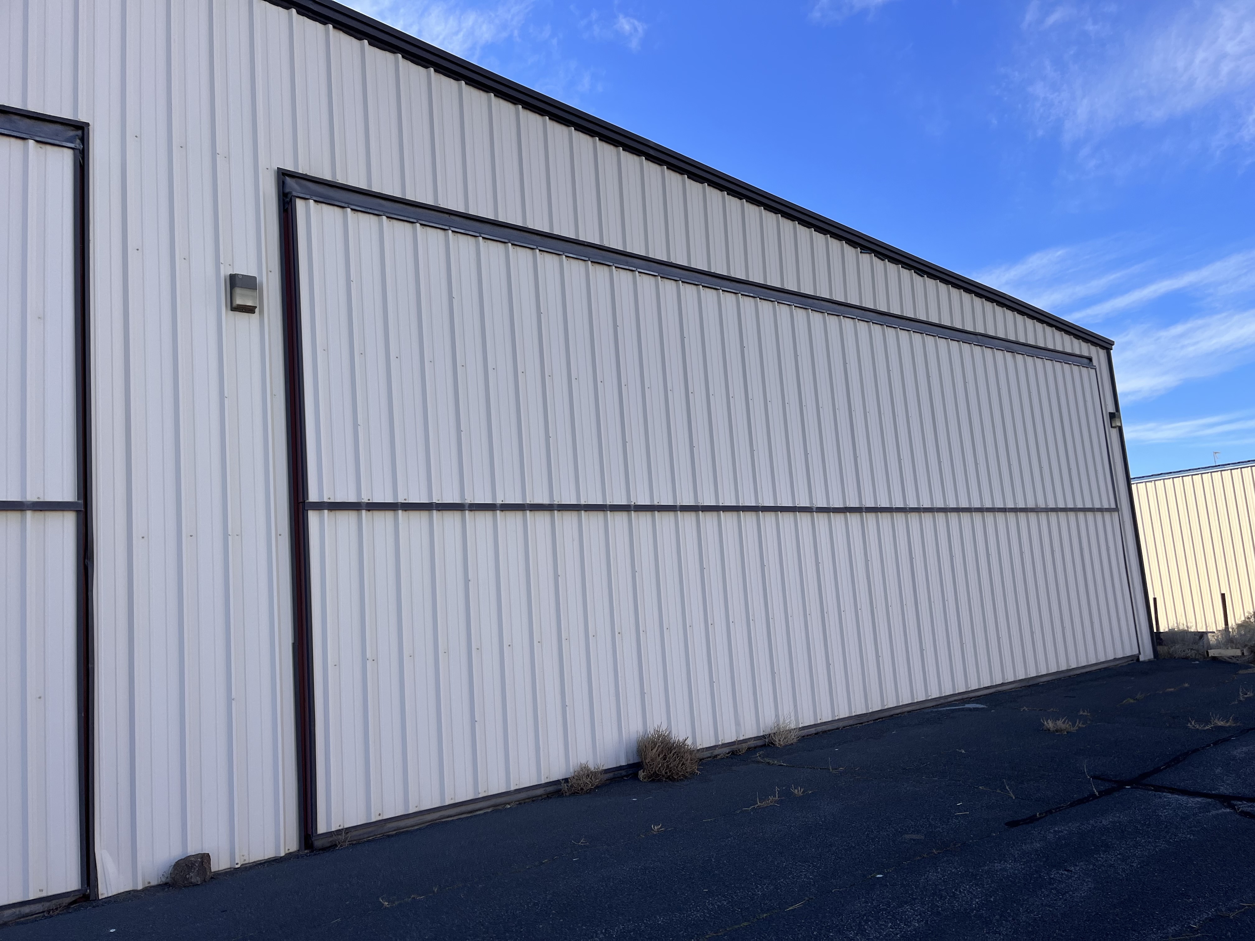 Hangar in b