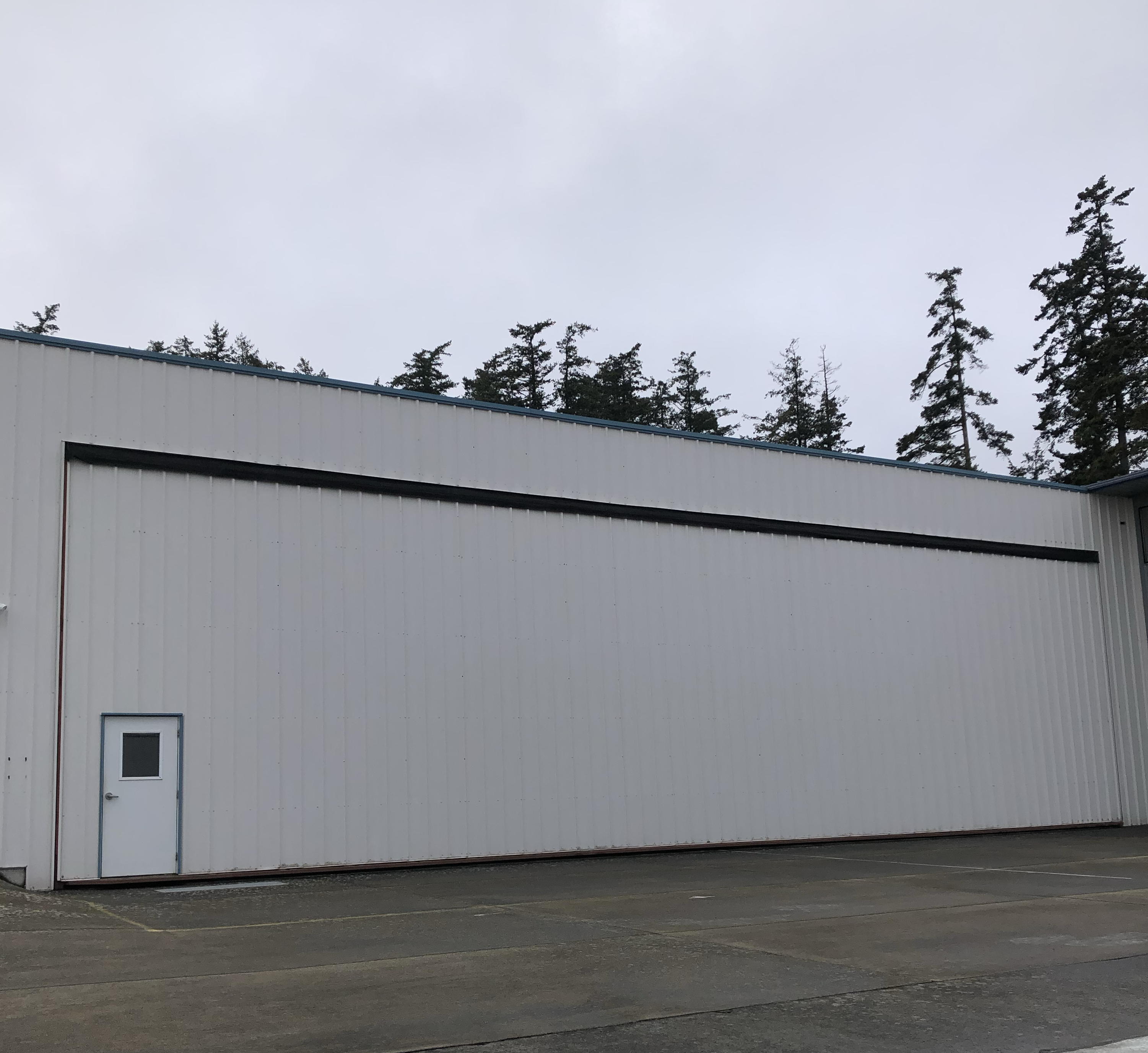 Hangar in f