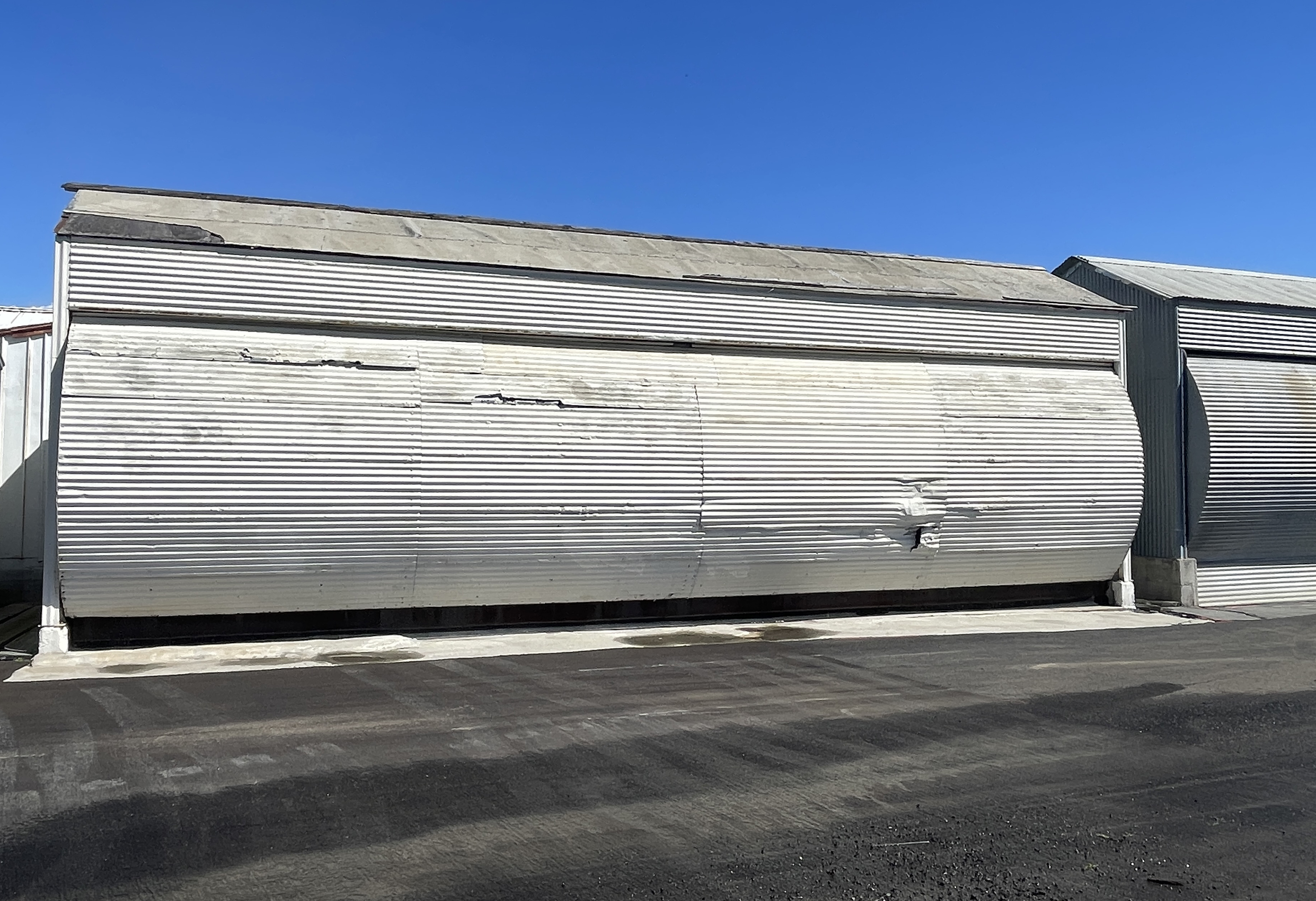 Hangar in s