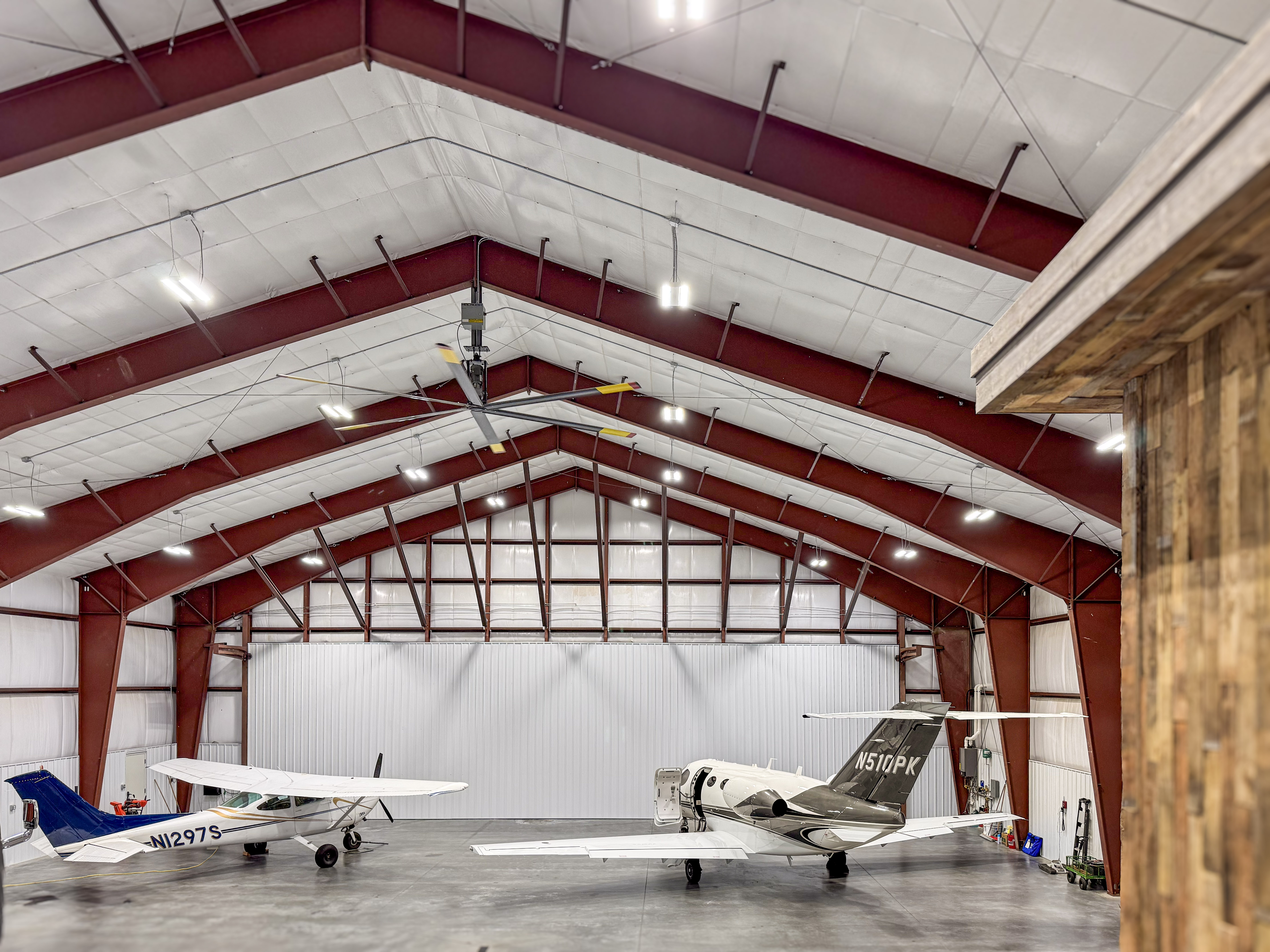 Hangar in W