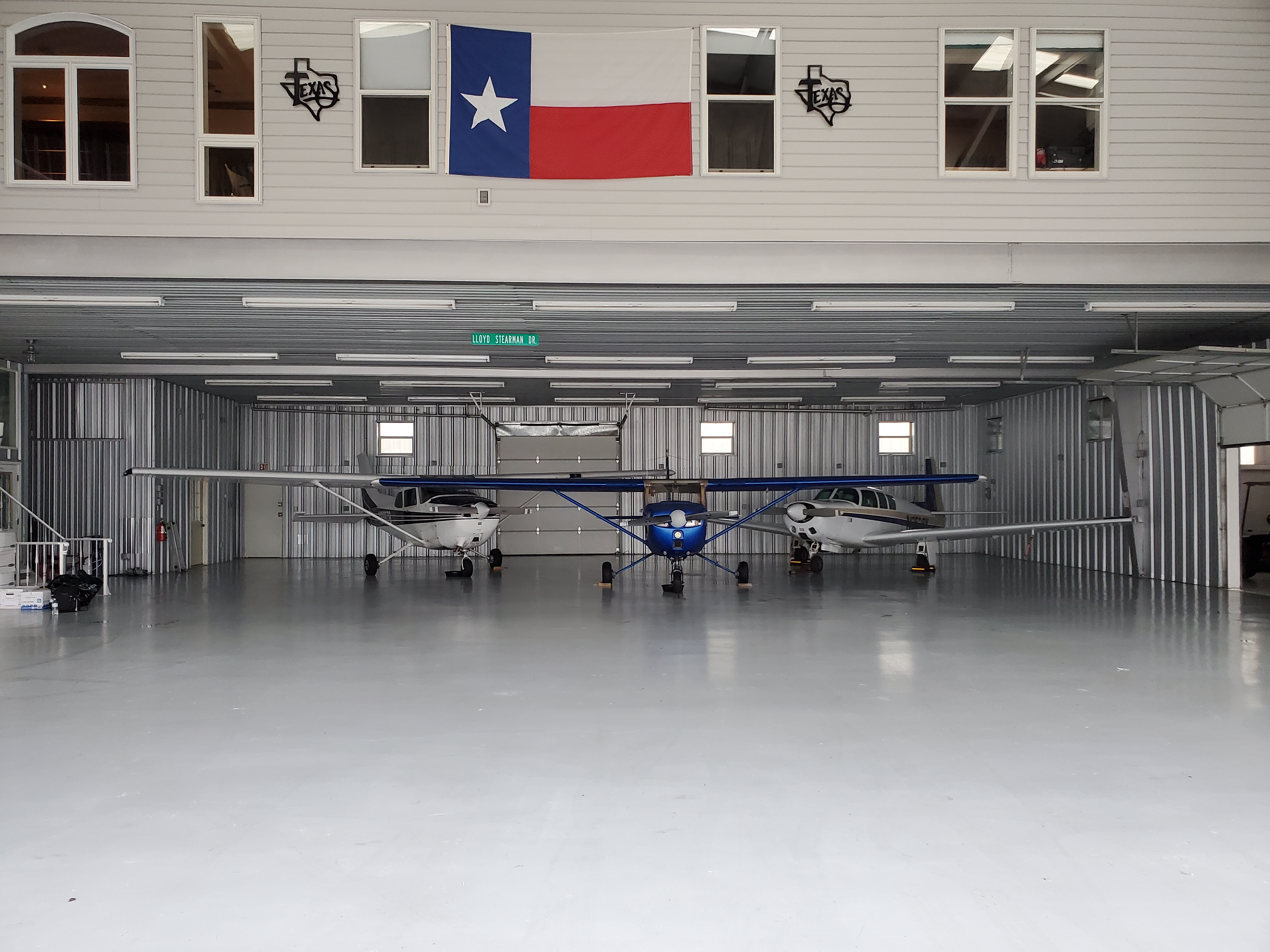 Hangar_1.jpg