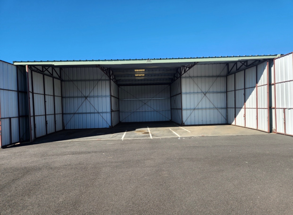 Hangar in c