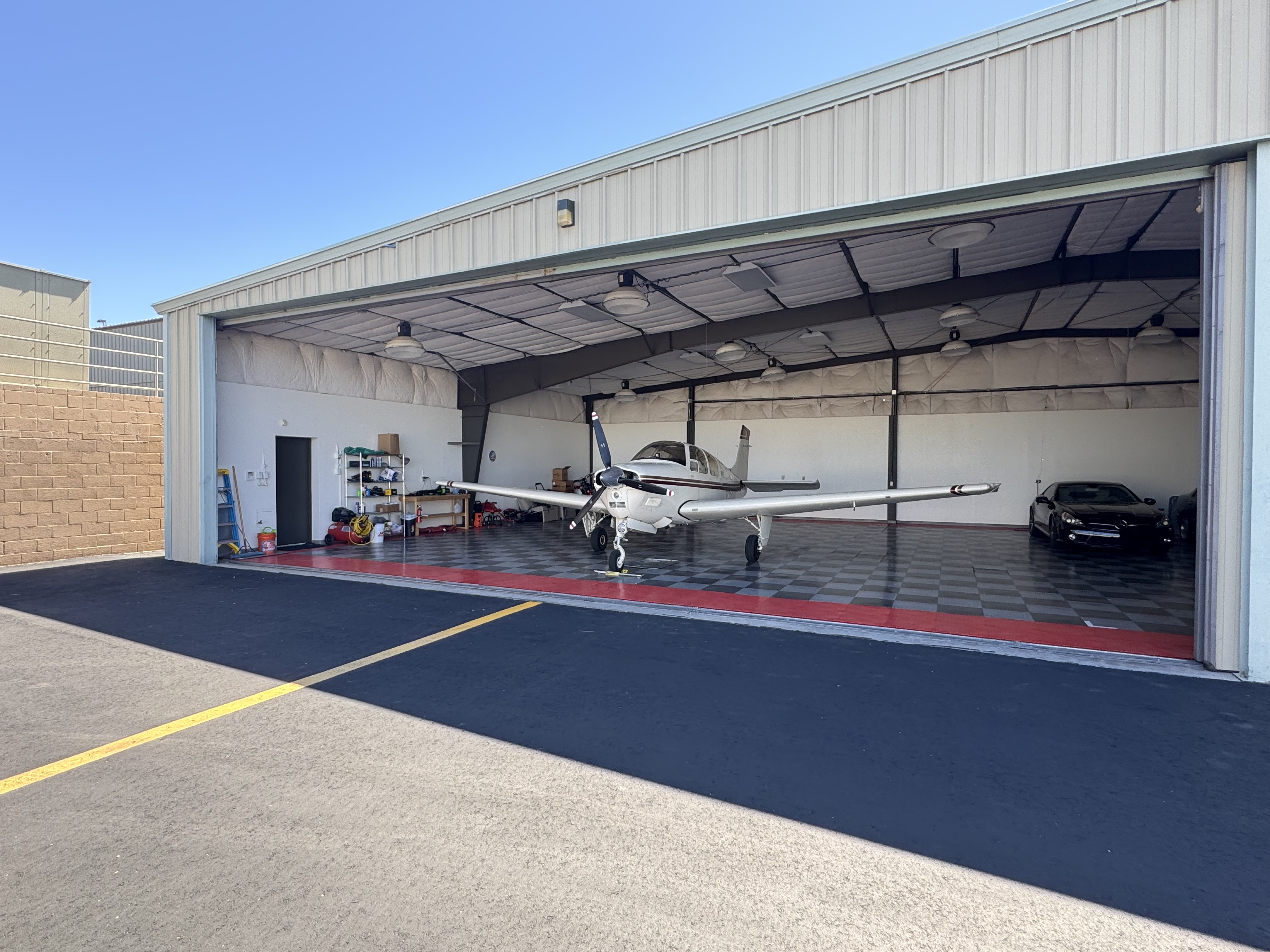 Hangar in A