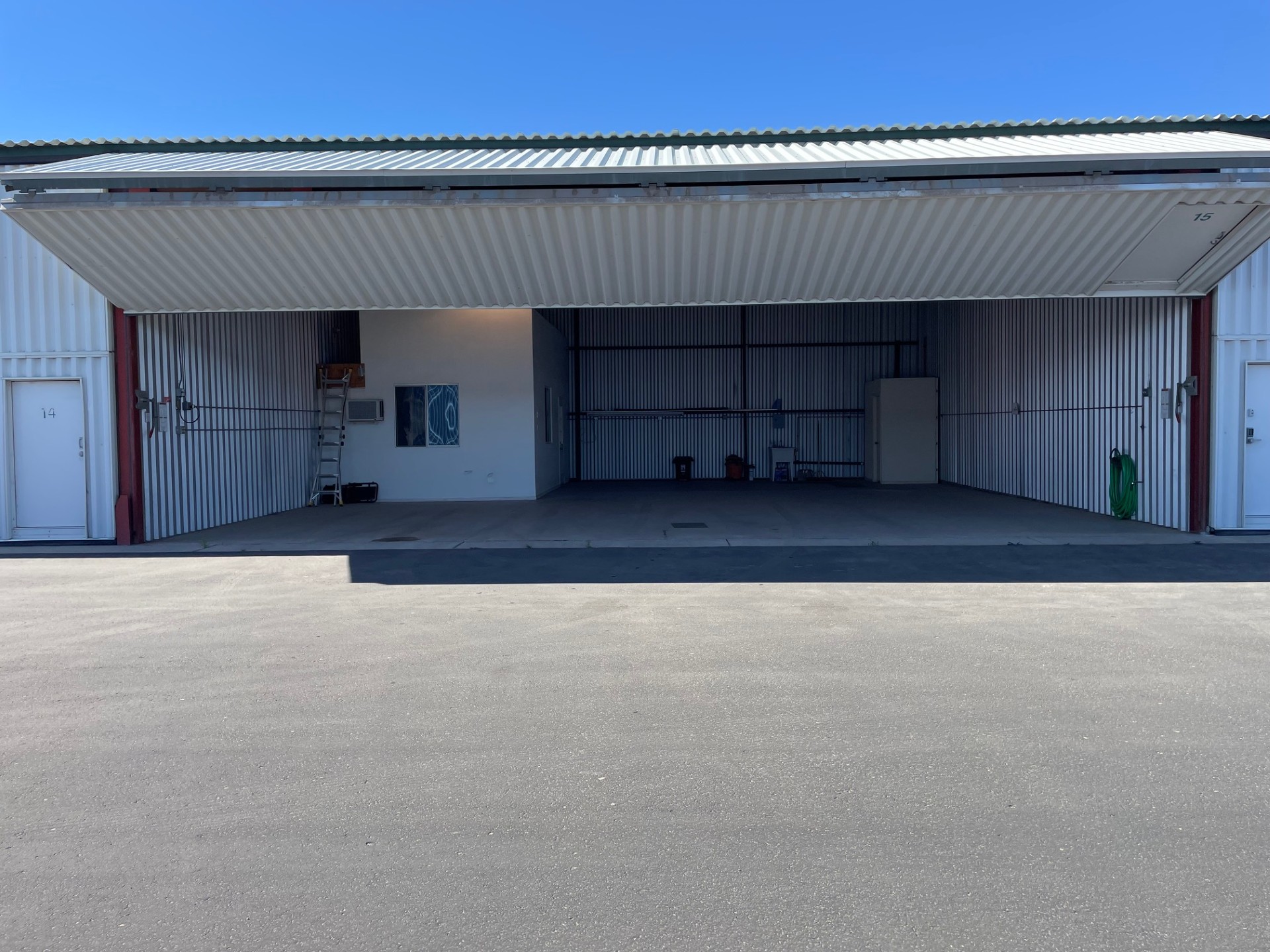 Hangar in A